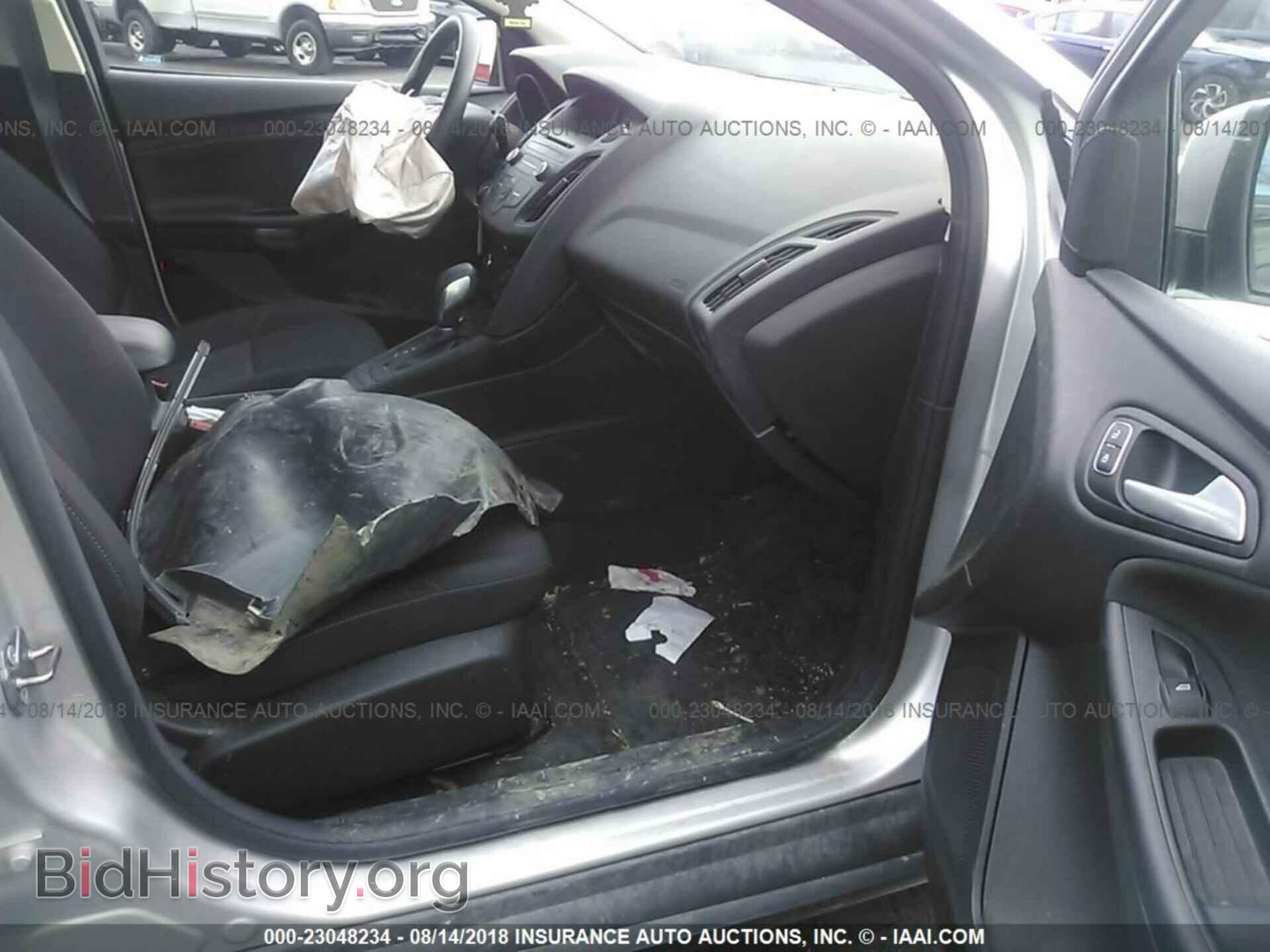 2017 Ford Focus - VIN: 1FADP3F22HL293746 - Photo 5