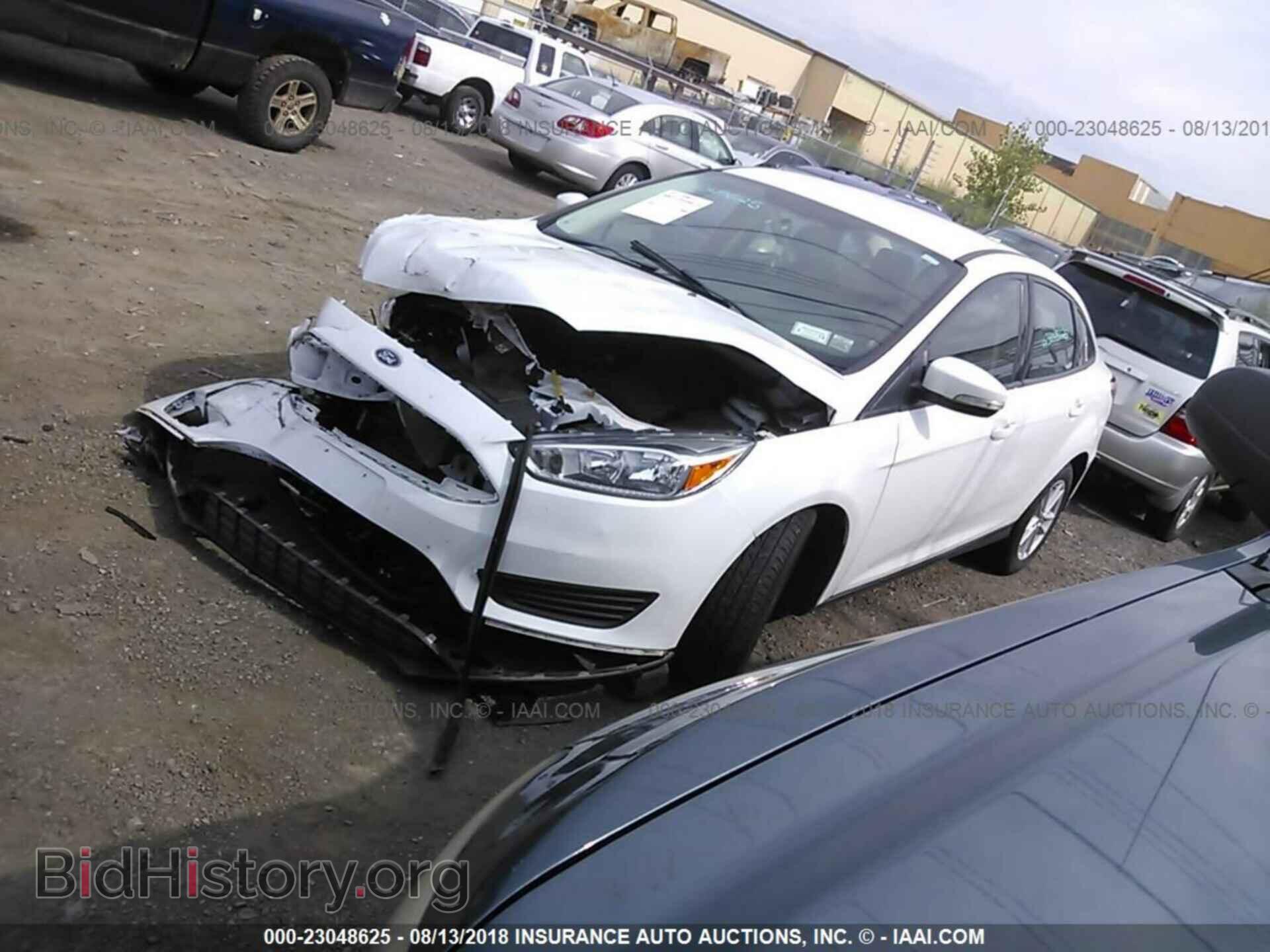 2015 Ford Focus - VIN: 1FADP3F22FL217151 - Photo 2