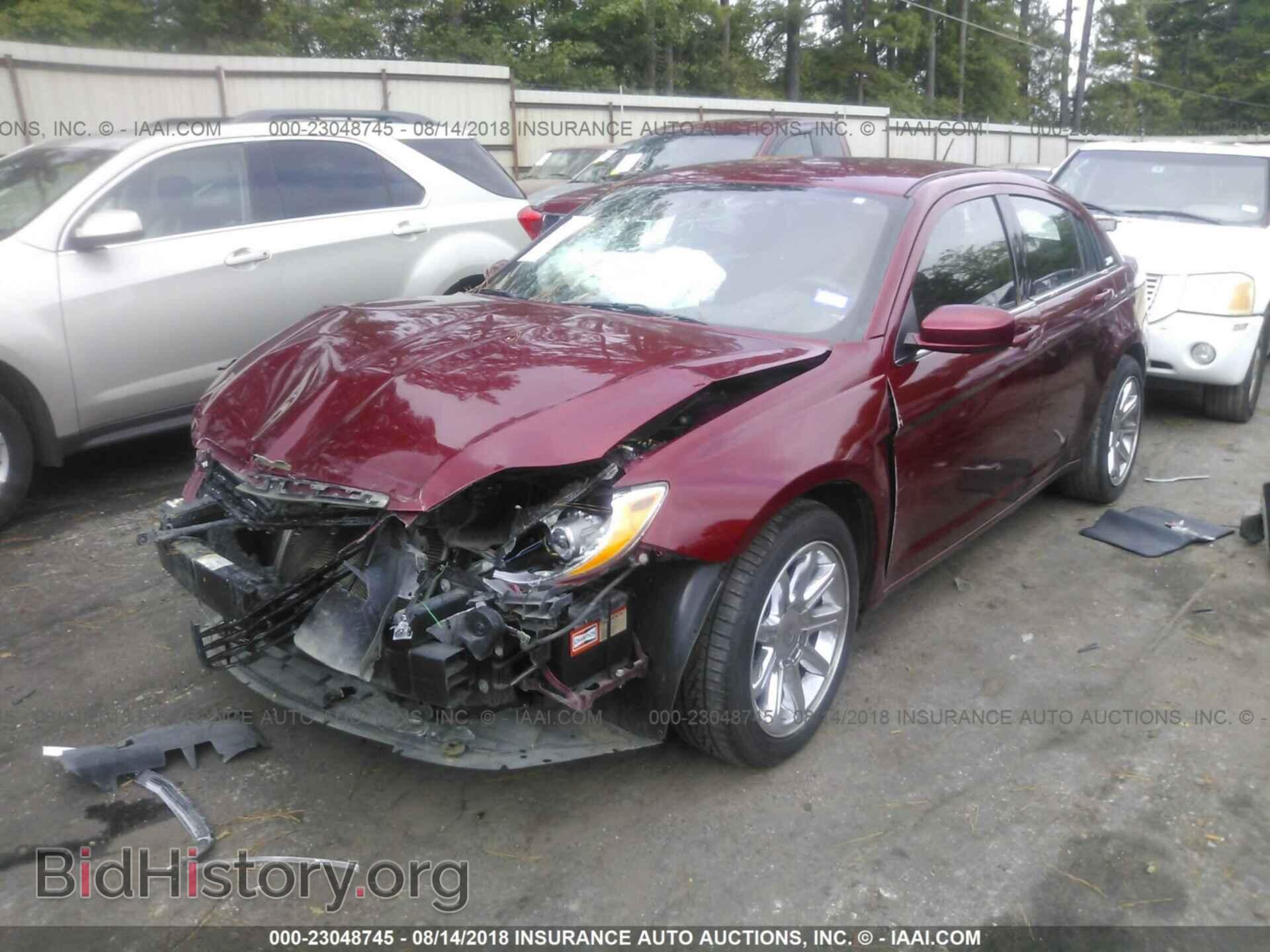 2013 Chrysler 200 - VIN: 1C3CCBAB6DN622597 - Фото 2