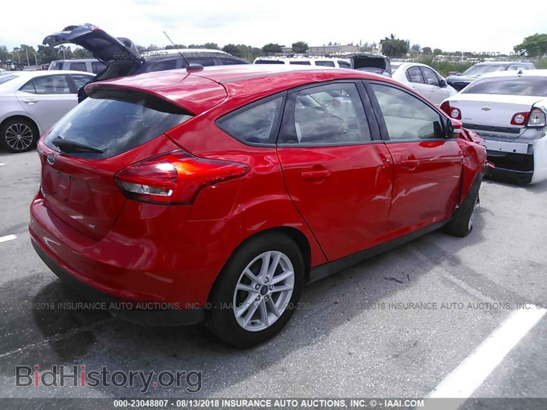2017 Ford Focus - VIN: 1FADP3K26HL337978 - Photo 4
