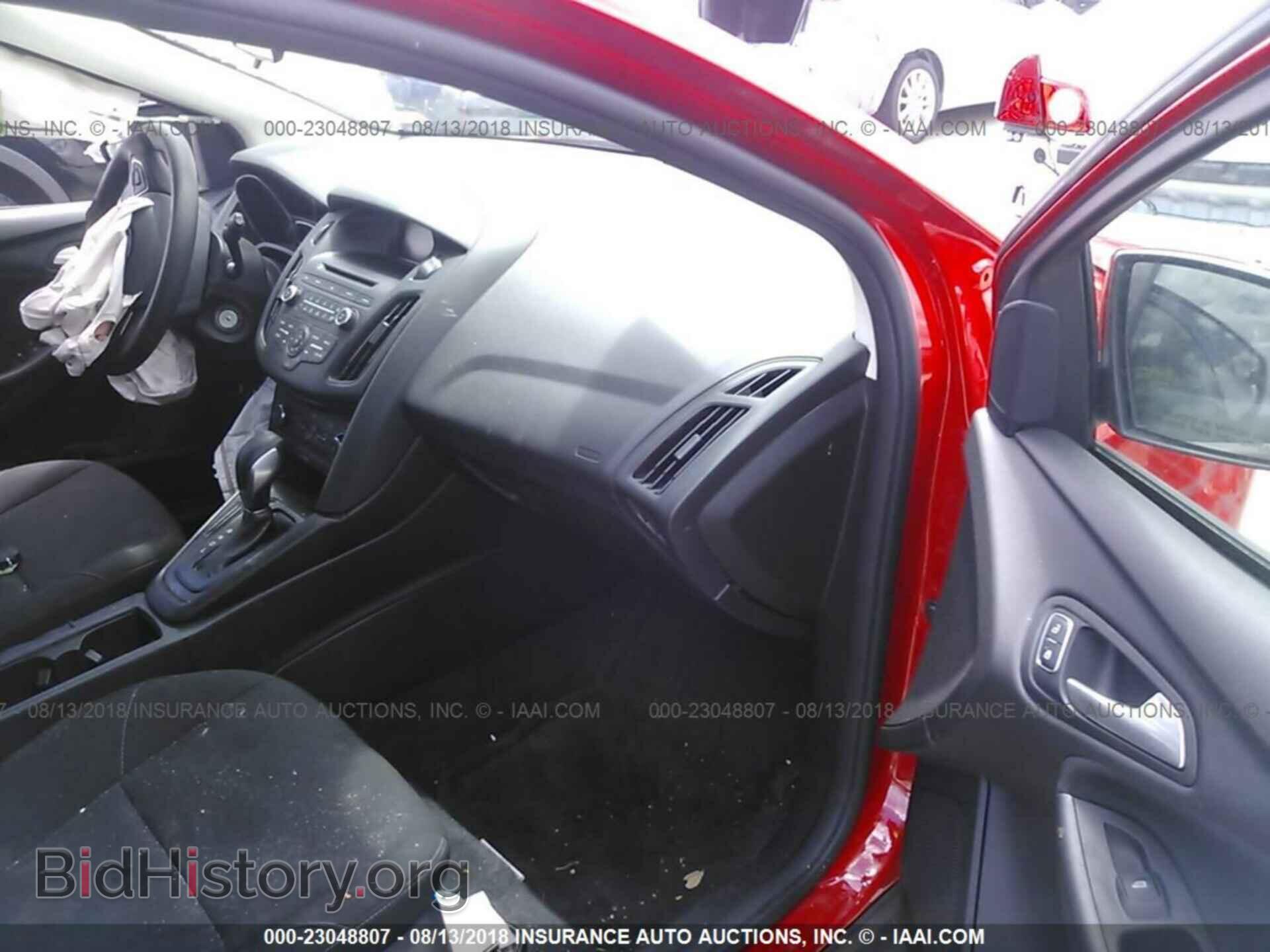 2017 Ford Focus - VIN: 1FADP3K26HL337978 - Photo 5