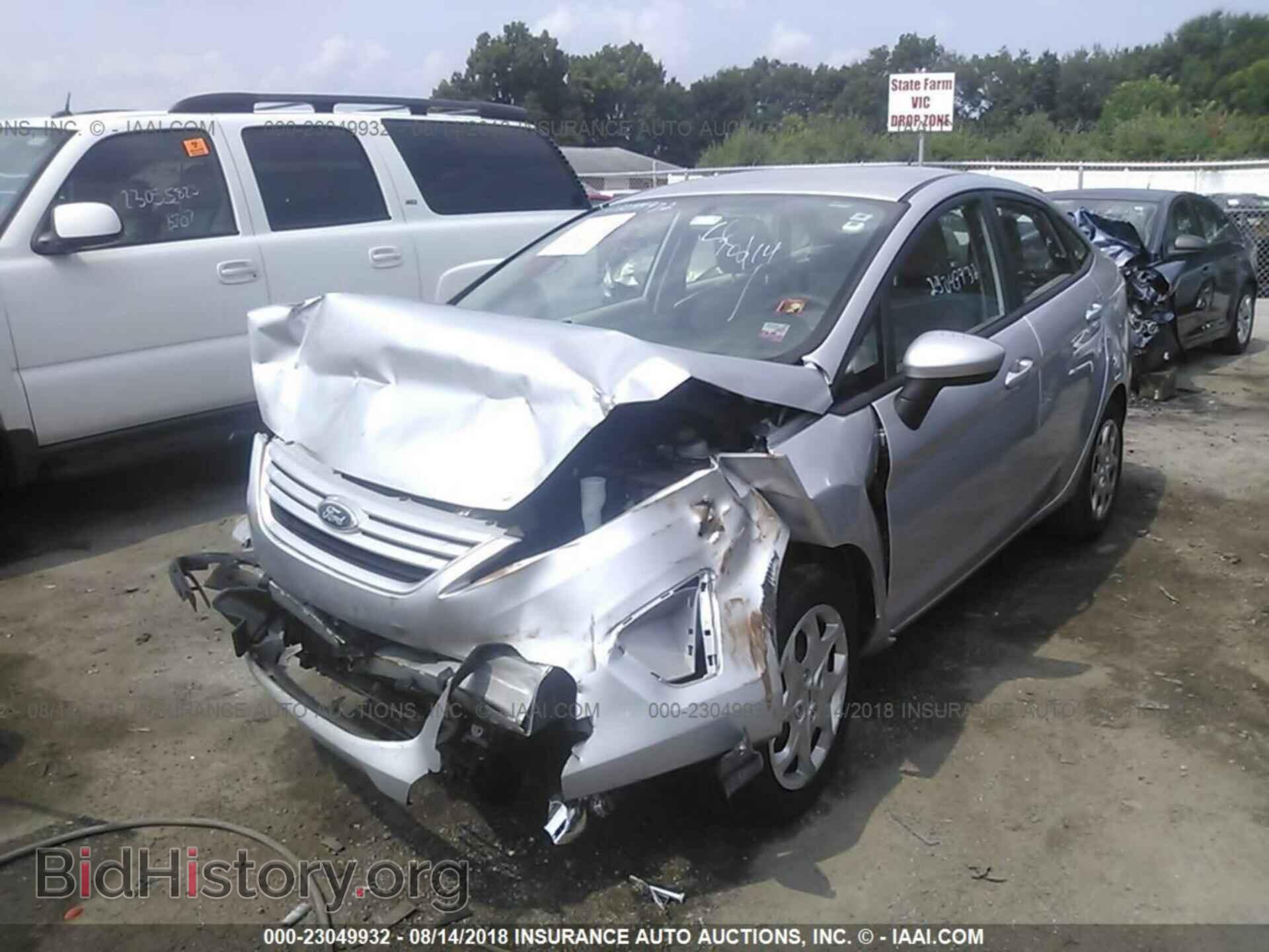 2012 Ford Fiesta - VIN: 3FADP4AJ2CM112270 - Фото 2