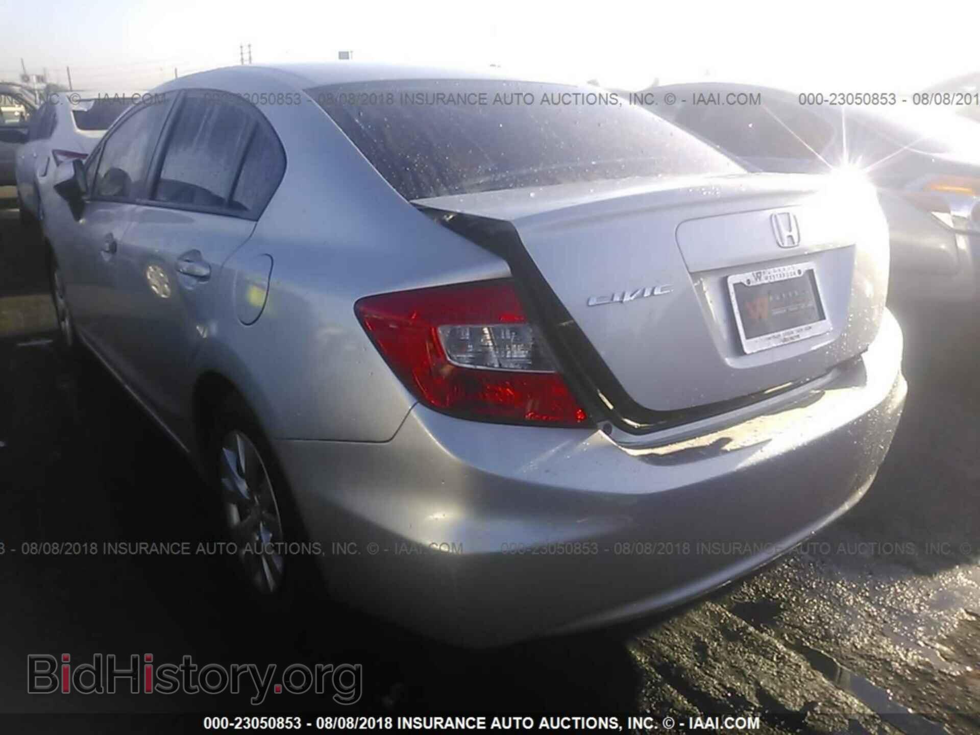 2012 Honda Civic - VIN: 2HGFB2F52CH570960 - Photo 3