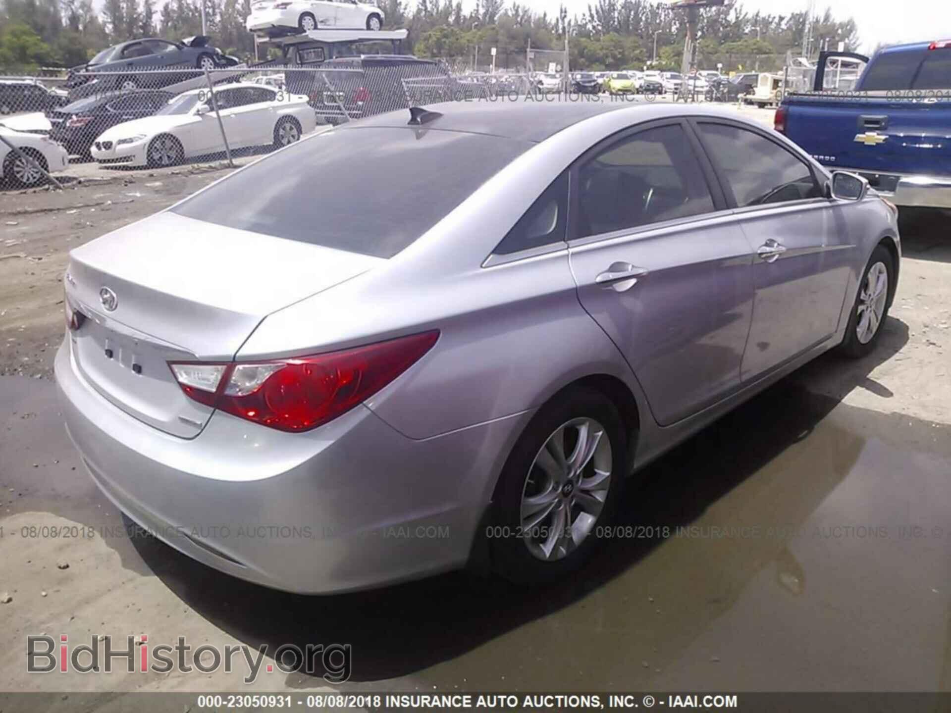 2012 Hyundai Sonata - VIN: 5NPEC4AC2CH313670 - Photo 4
