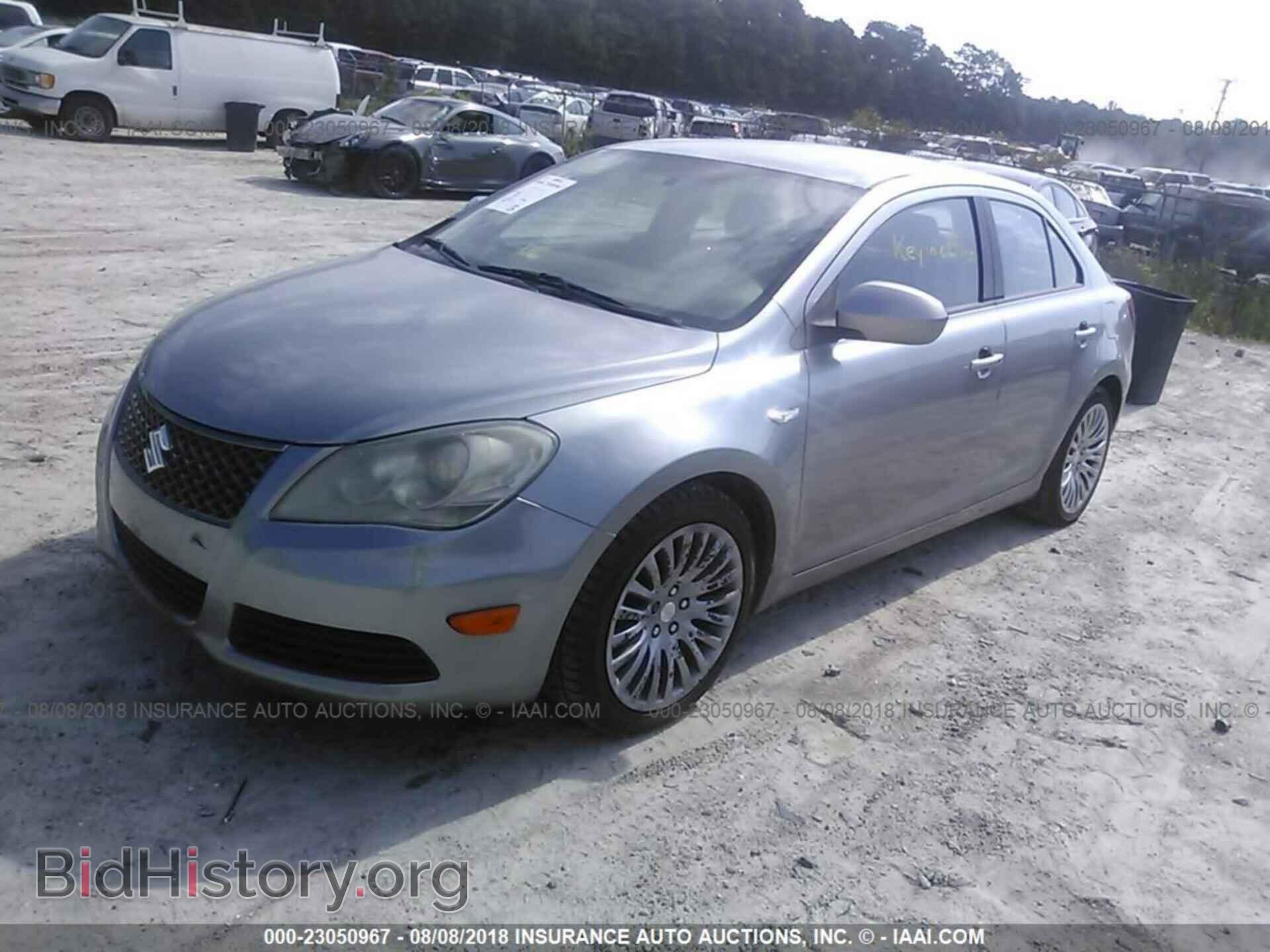 2011 Suzuki Kizashi - VIN: JS2RF9A38B6110318 - Фото 2