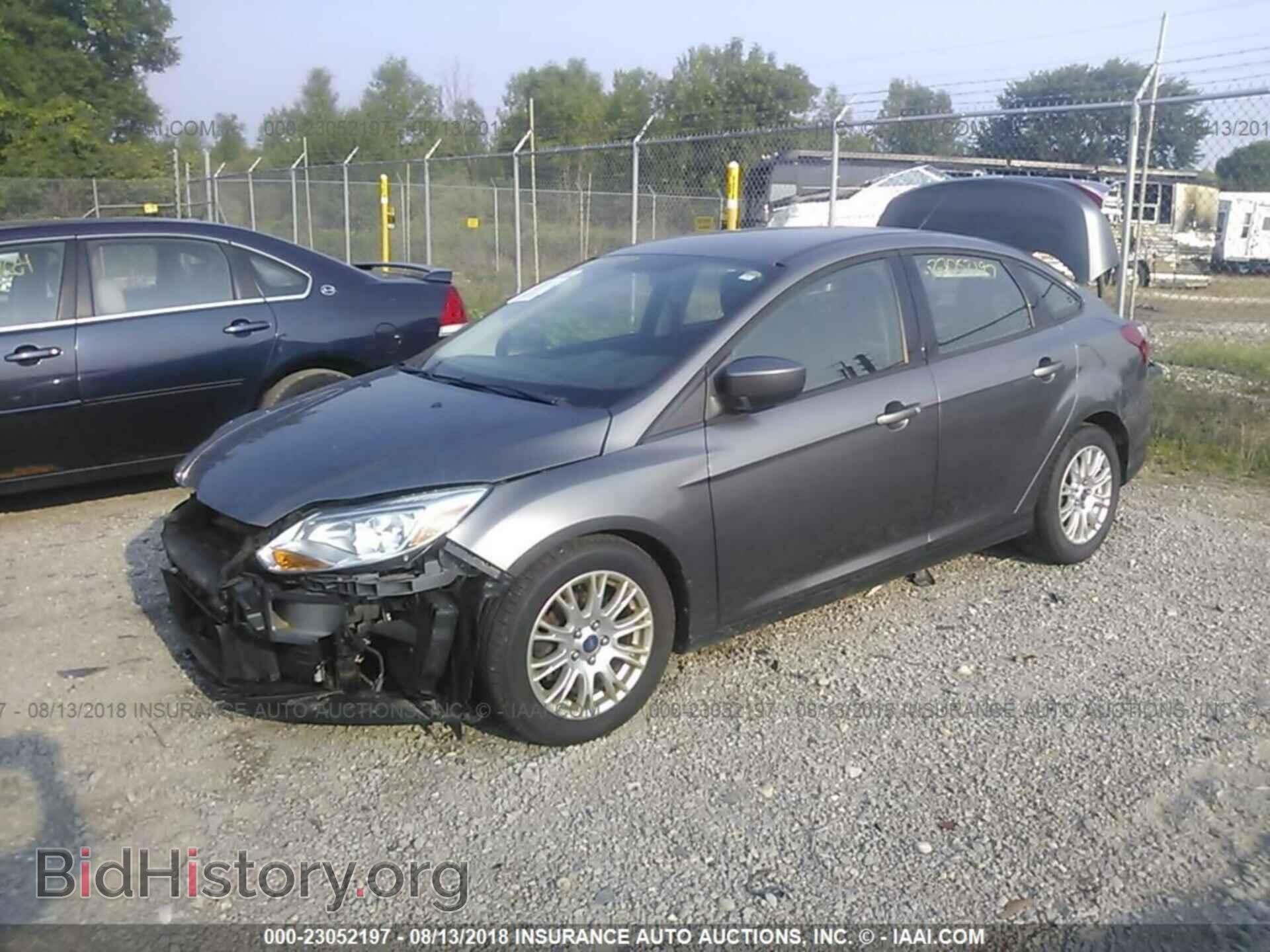 2012 Ford Focus - VIN: 1FAHP3F28CL105337 - Photo 2
