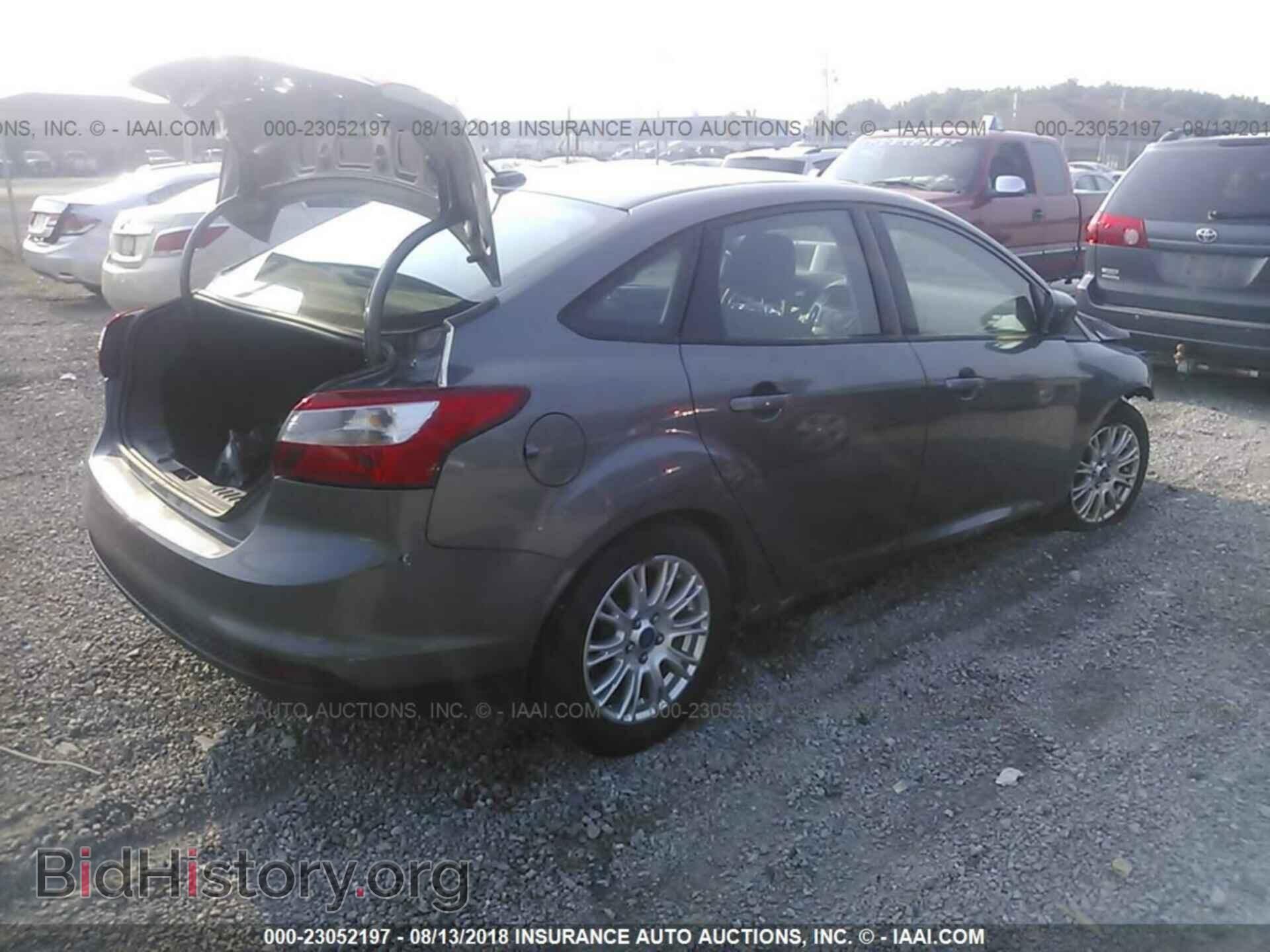 2012 Ford Focus - VIN: 1FAHP3F28CL105337 - Photo 4