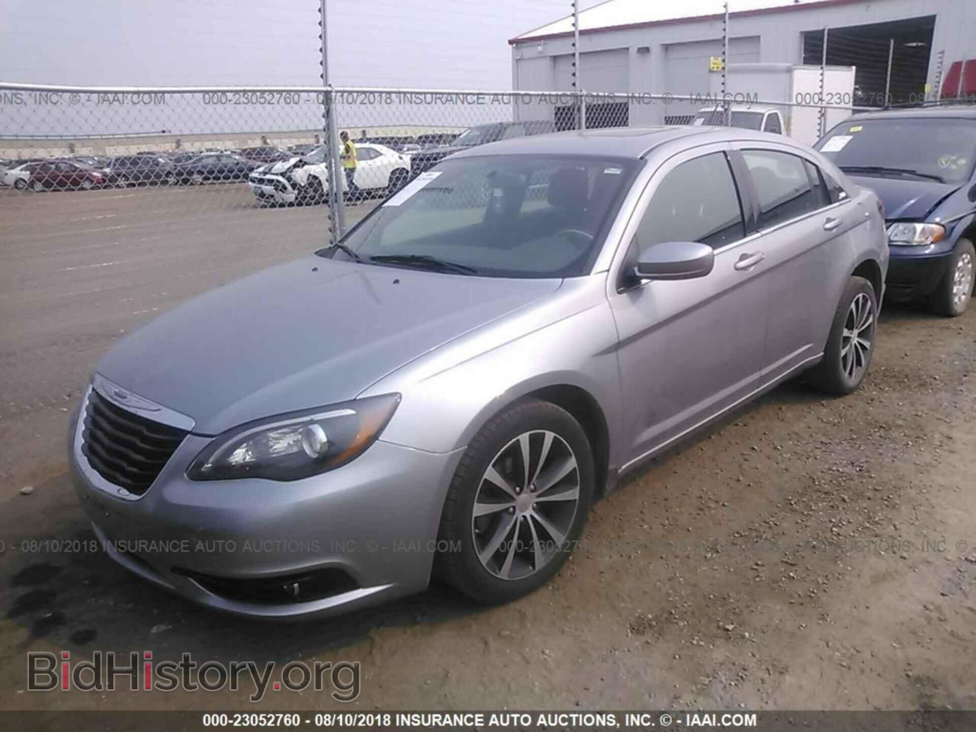2013 Chrysler 200 - VIN: 1C3CCBBG6DN739588 - Photo 2