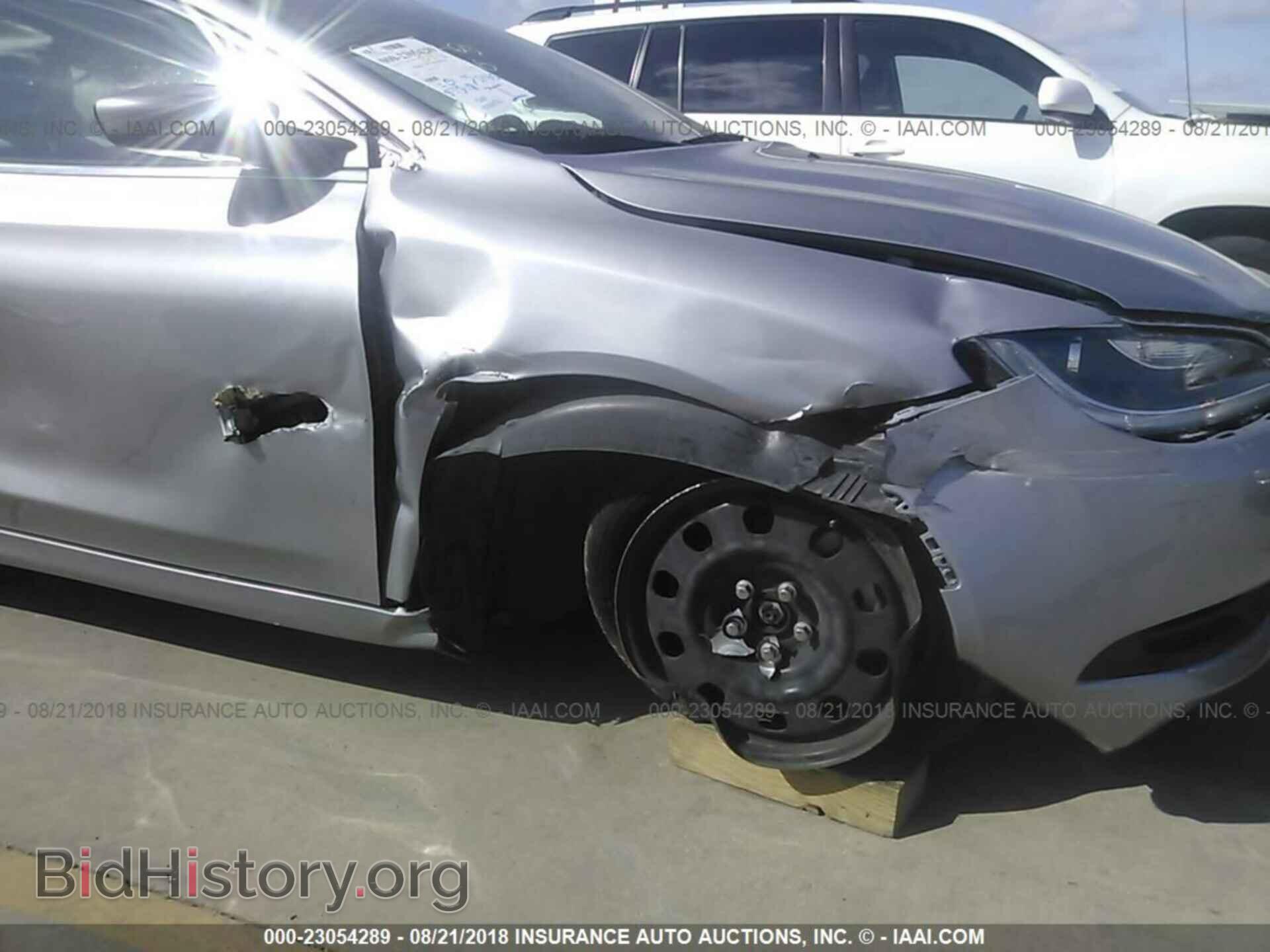 2015 Chrysler 200 - VIN: 1C3CCCFB3FN563817 - Photo 6