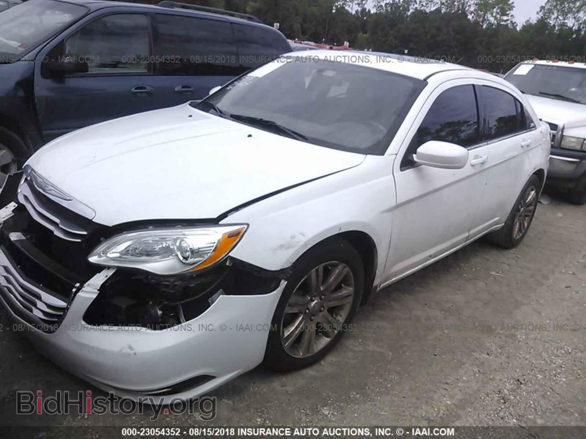 2012 Chrysler 200 - VIN: 1C3CCBBBXCN108121 - Фото 2