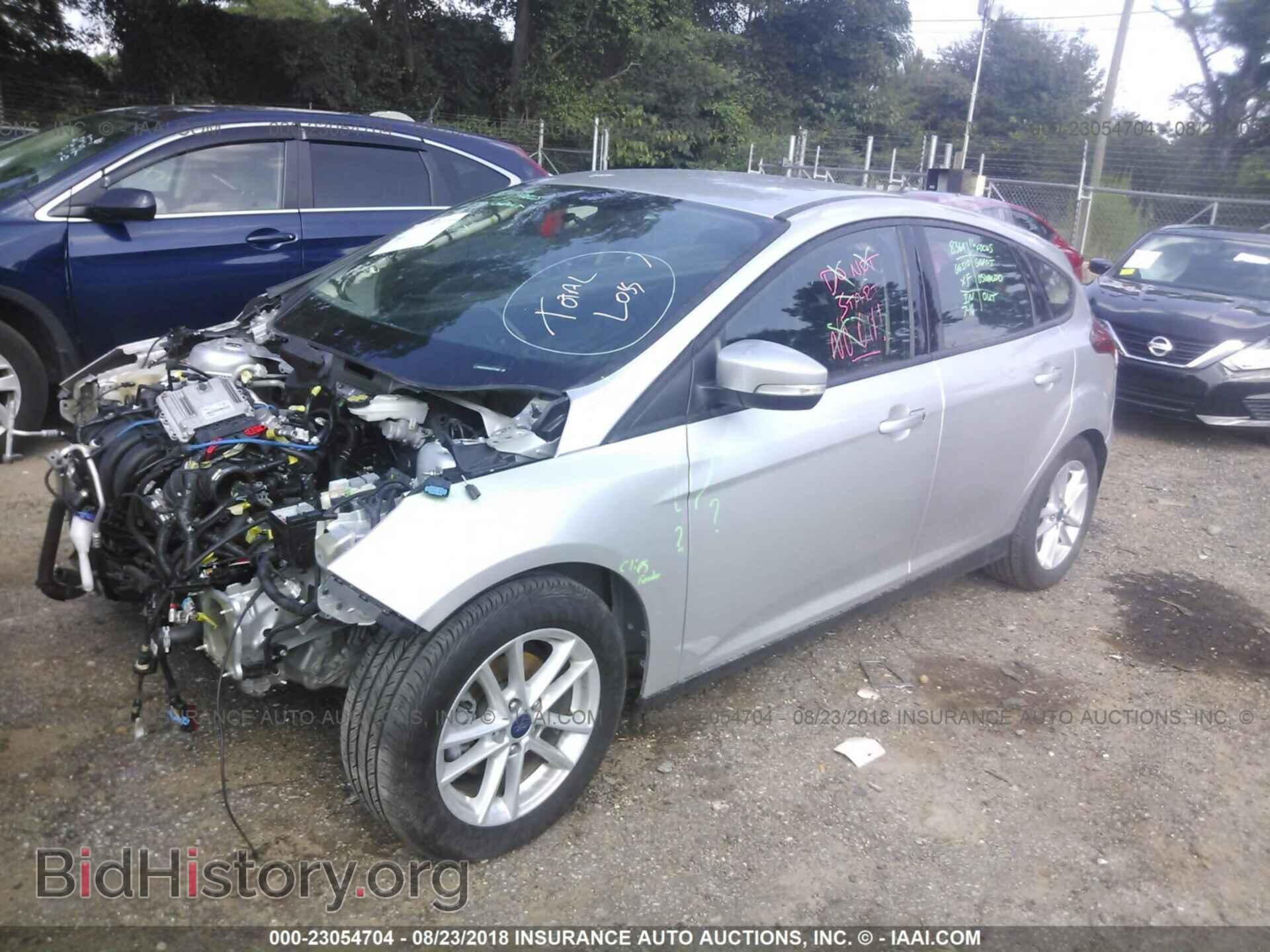 2016 Ford Focus - VIN: 1FADP3K26GL371031 - Photo 2