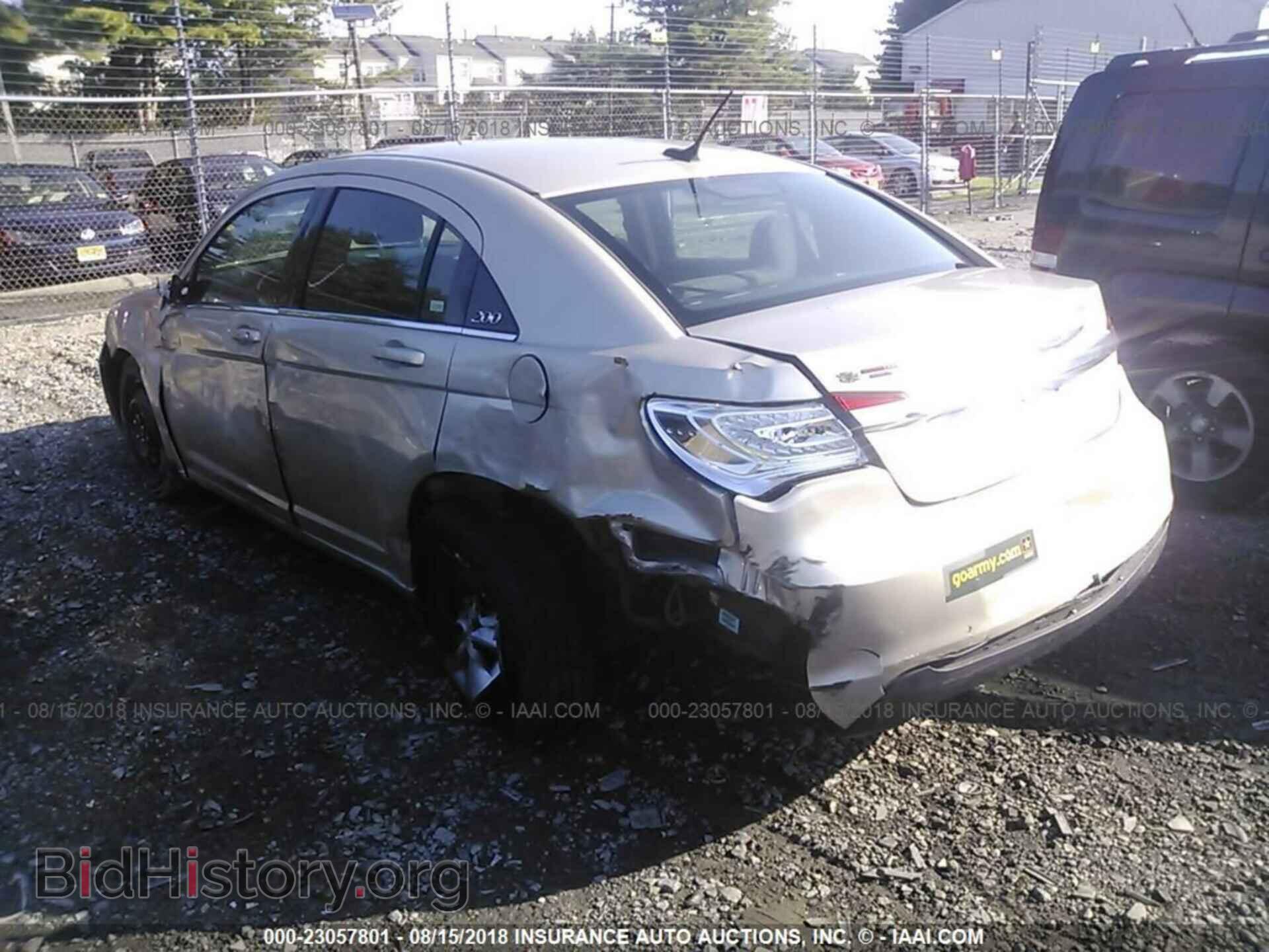 2014 Chrysler 200 - VIN: 1C3CCBABXEN211530 - Photo 3