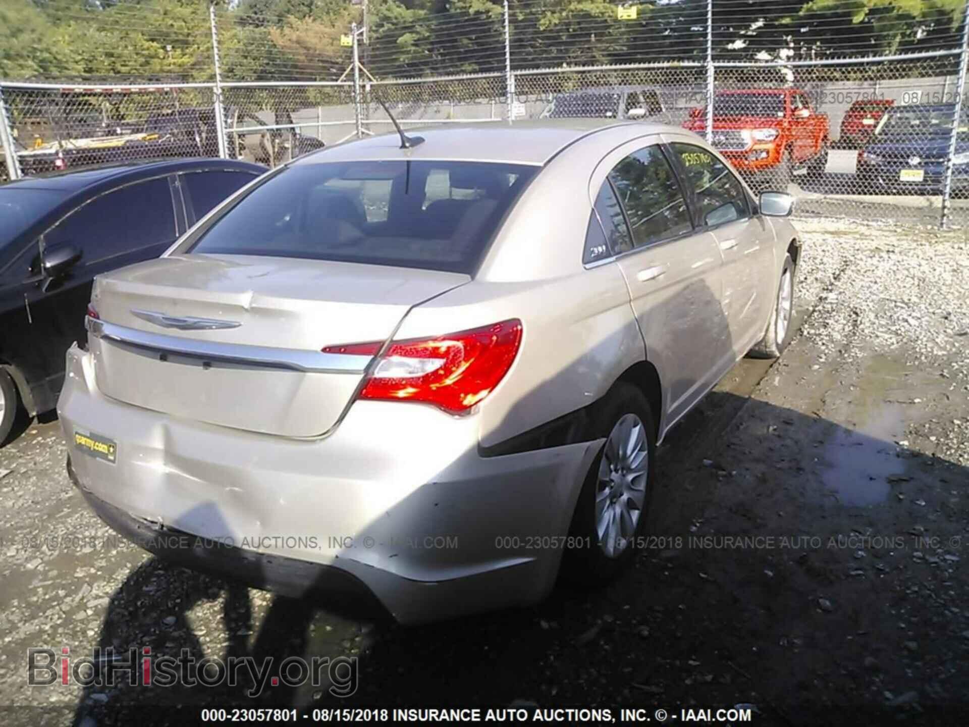 2014 Chrysler 200 - VIN: 1C3CCBABXEN211530 - Photo 4