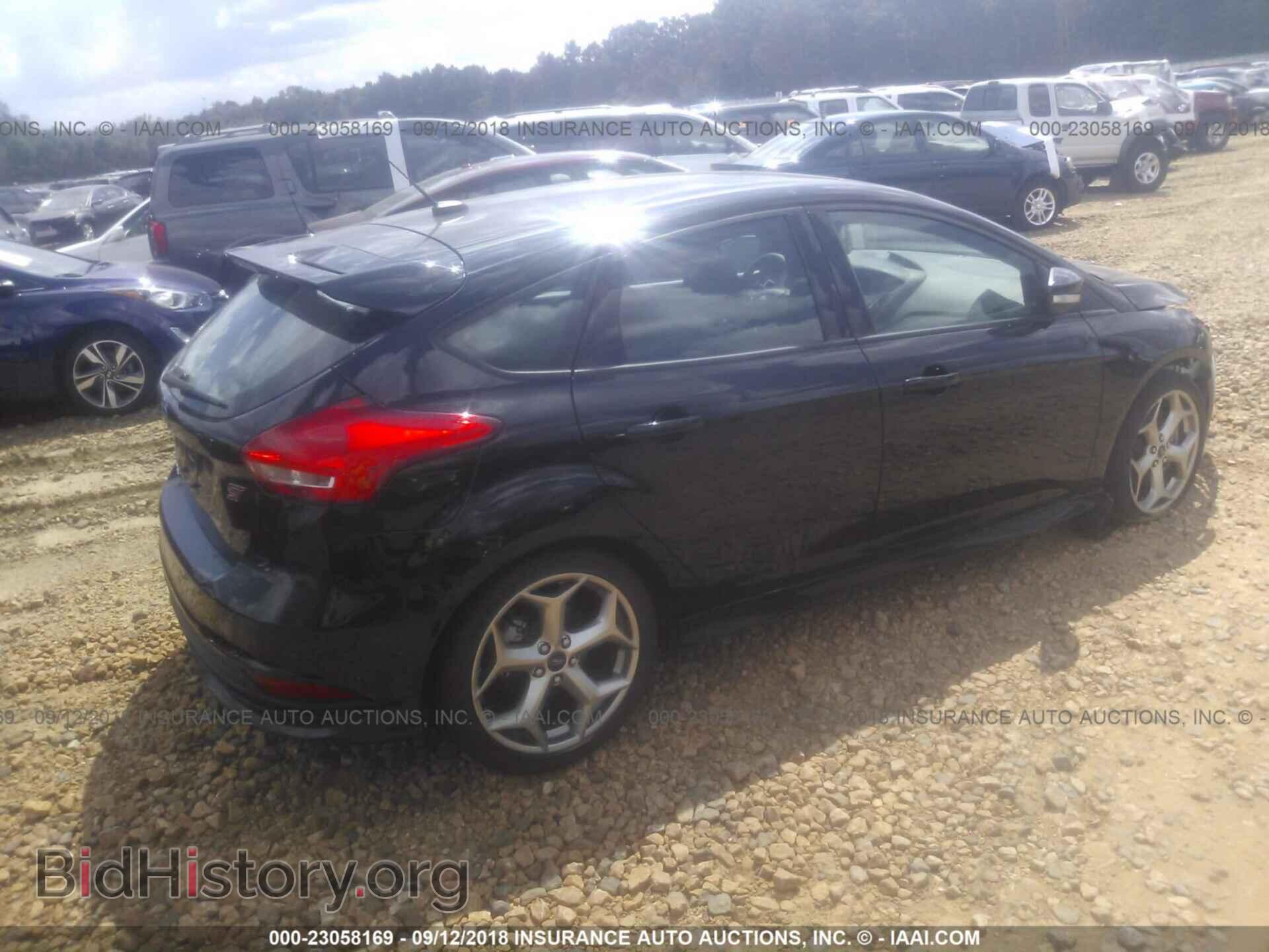 2016 Ford Focus - VIN: 1FADP3L90GL272233 - Фото 4
