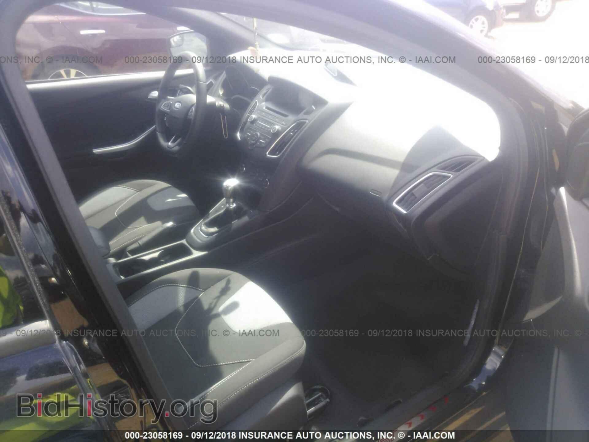 2016 Ford Focus - VIN: 1FADP3L90GL272233 - Фото 5