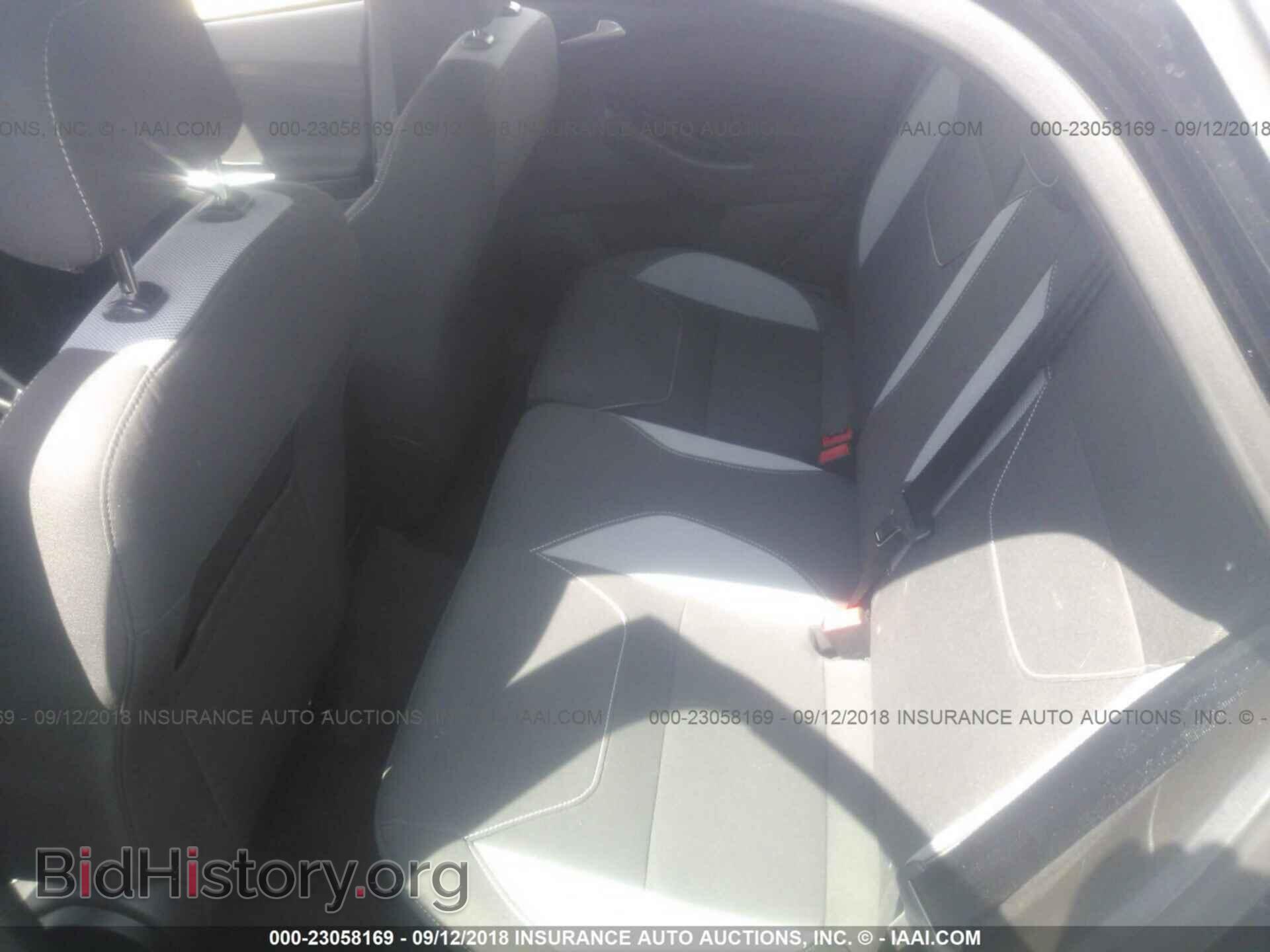 2016 Ford Focus - VIN: 1FADP3L90GL272233 - Фото 8