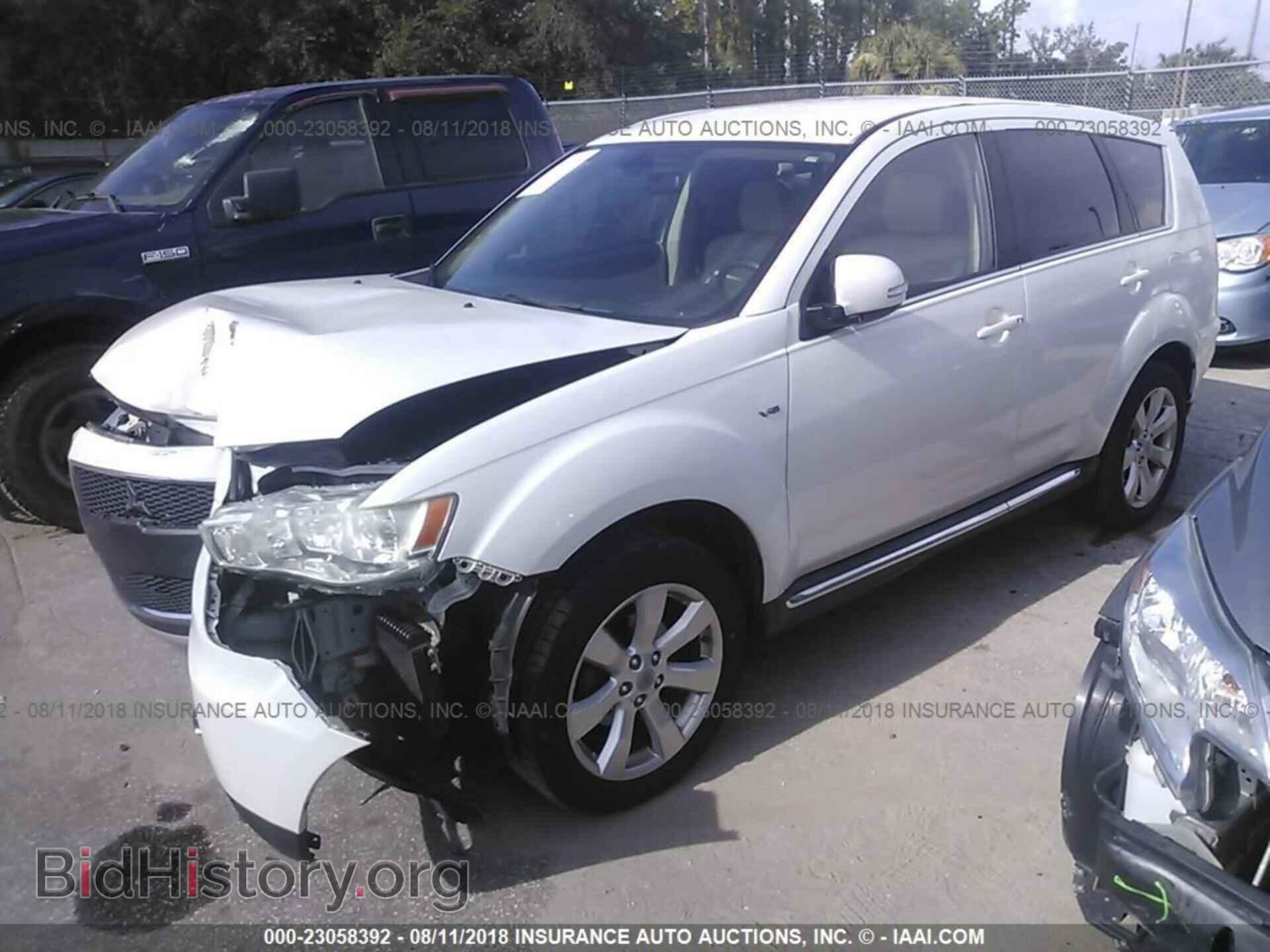 2011 Mitsubishi Outlander - VIN: JA4JS4AX6BU011091 - Фото 2