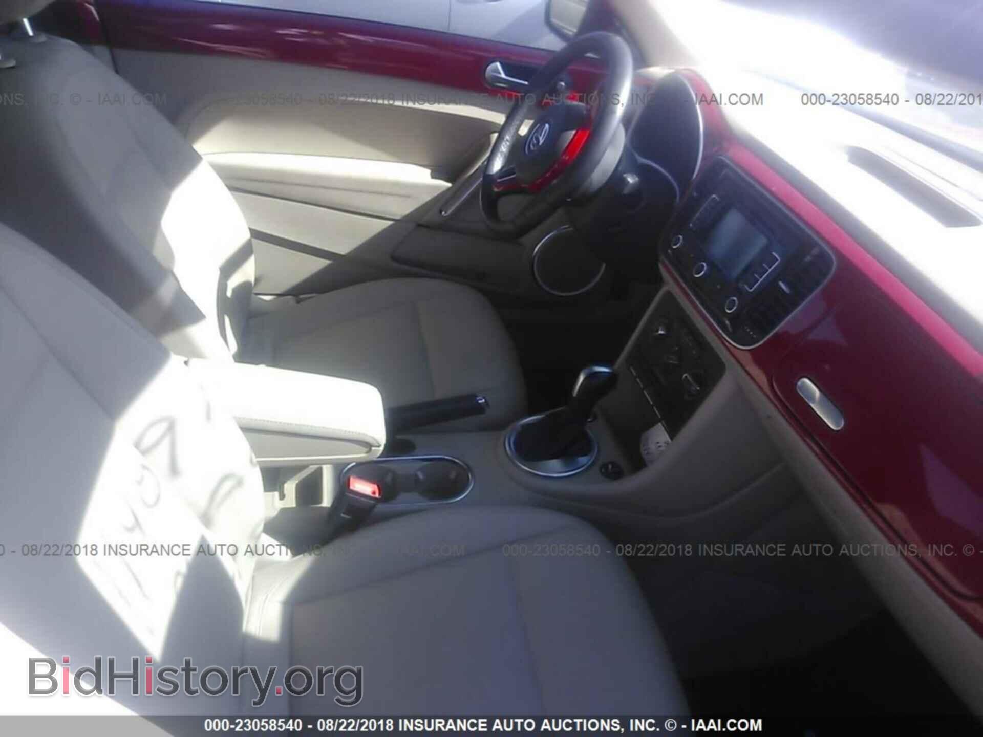 2012 Volkswagen Beetle - VIN: 3VWJP7AT7CM657930 - Фото 5