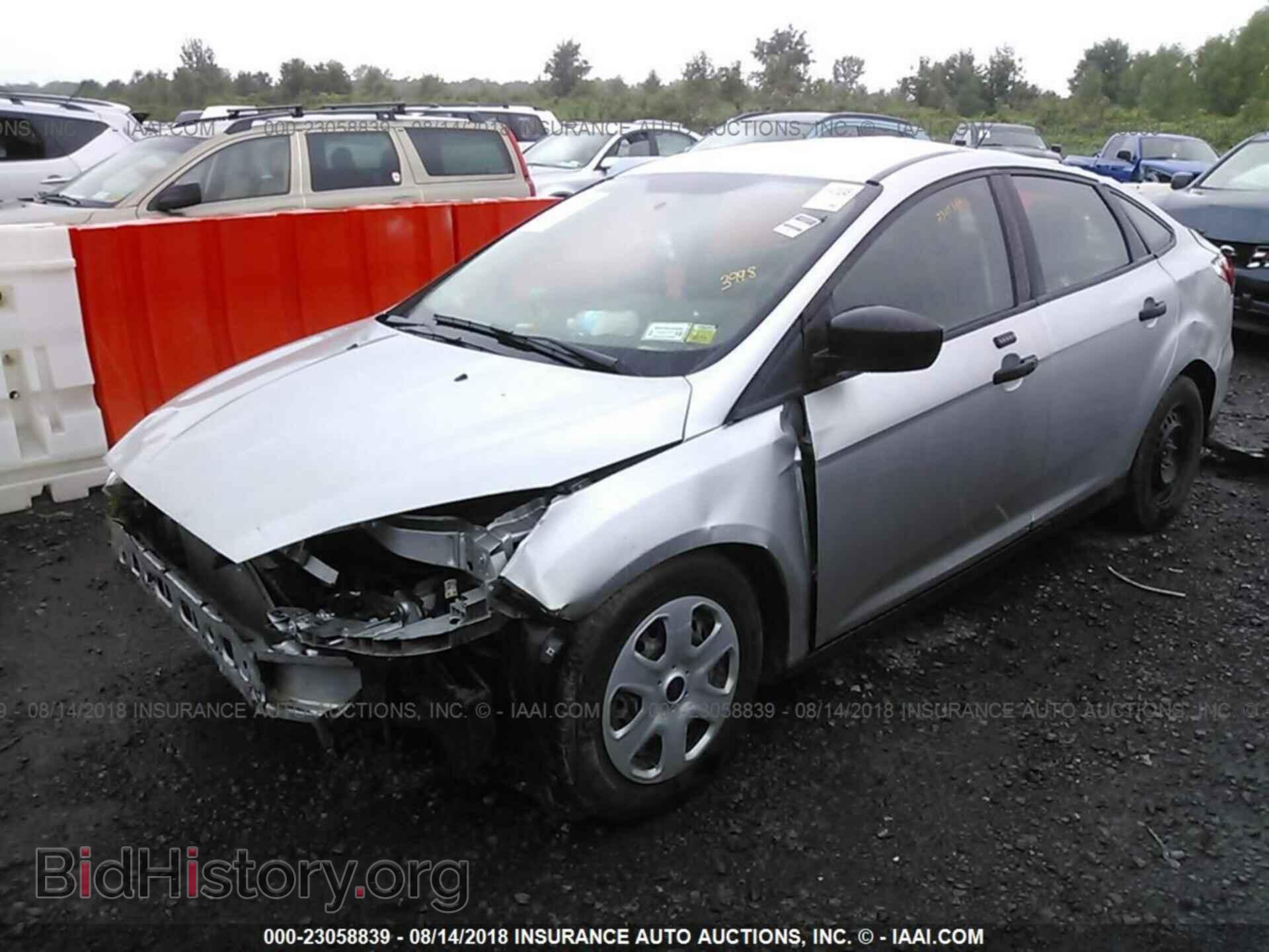 2015 Ford Focus - VIN: 1FADP3E27FL264175 - Photo 2