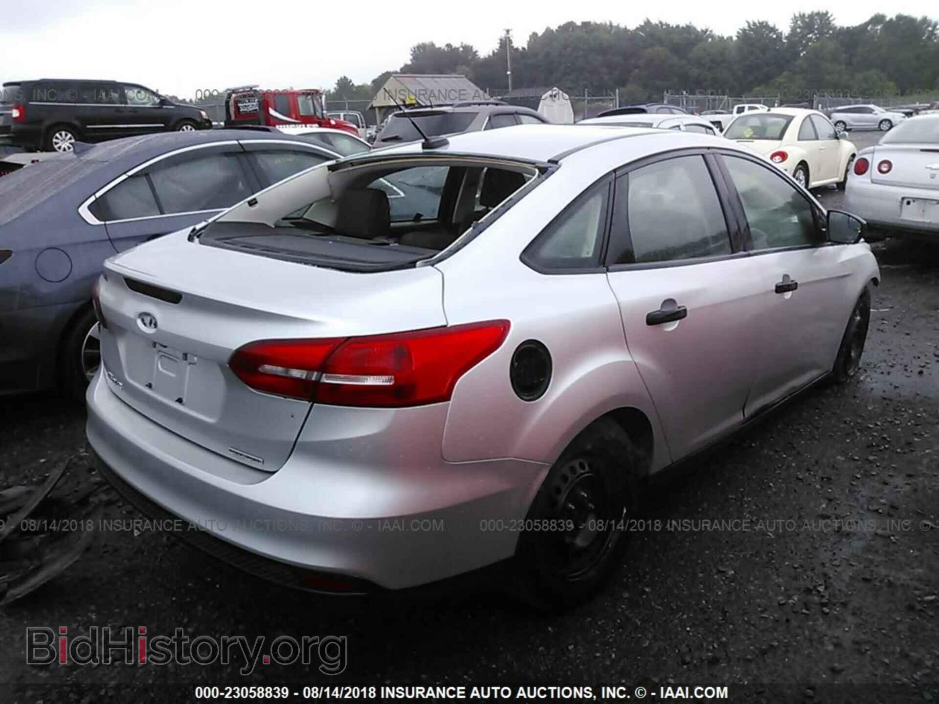 2015 Ford Focus - VIN: 1FADP3E27FL264175 - Photo 4