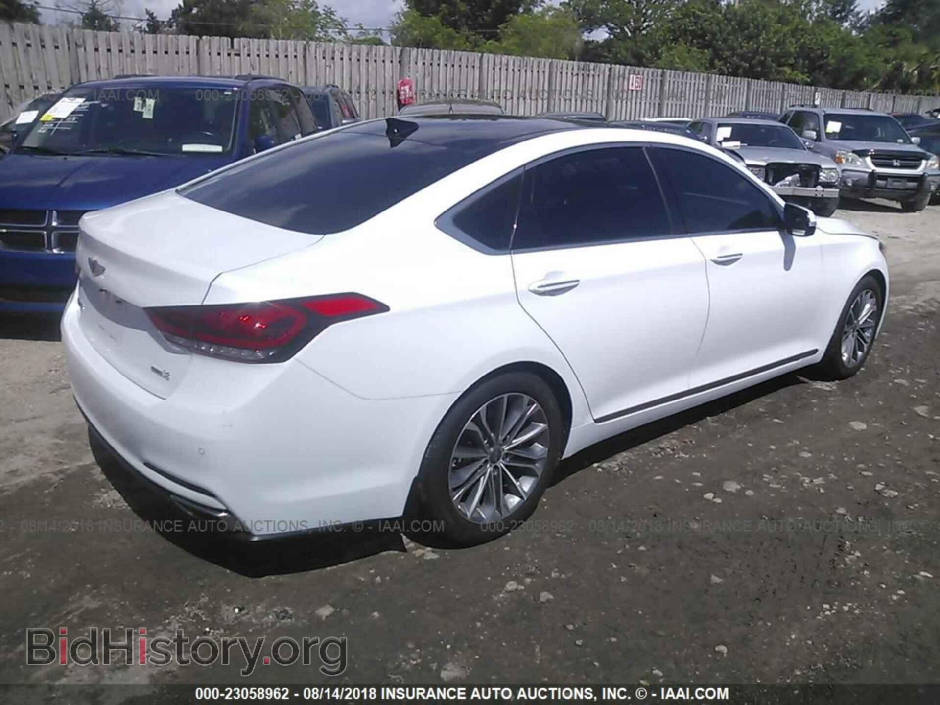 2016 Hyundai Genesis - VIN: KMHGN4JE4GU116351 - Фото 4