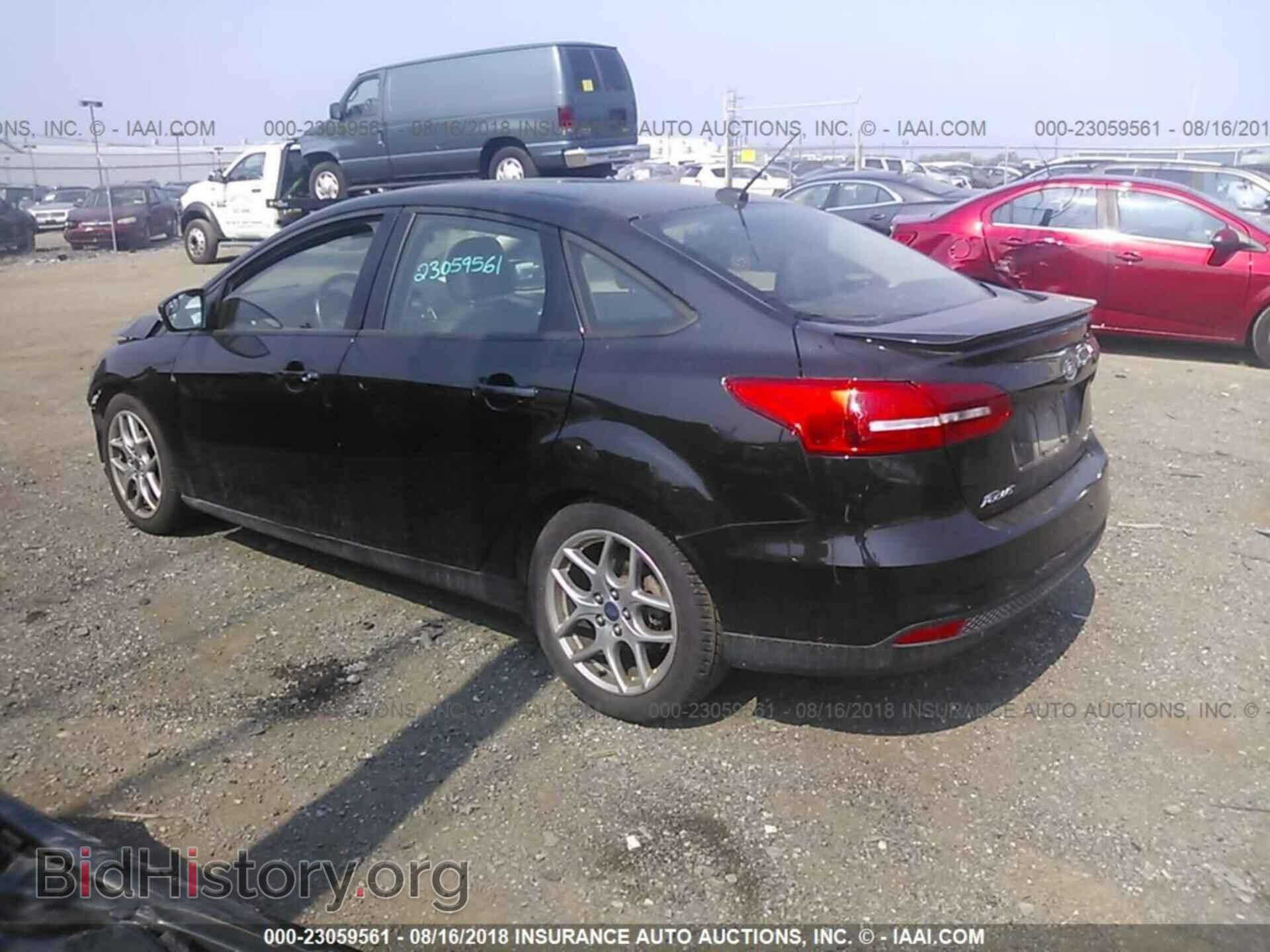 2015 Ford Focus - VIN: 1FADP3F27FL268290 - Photo 3
