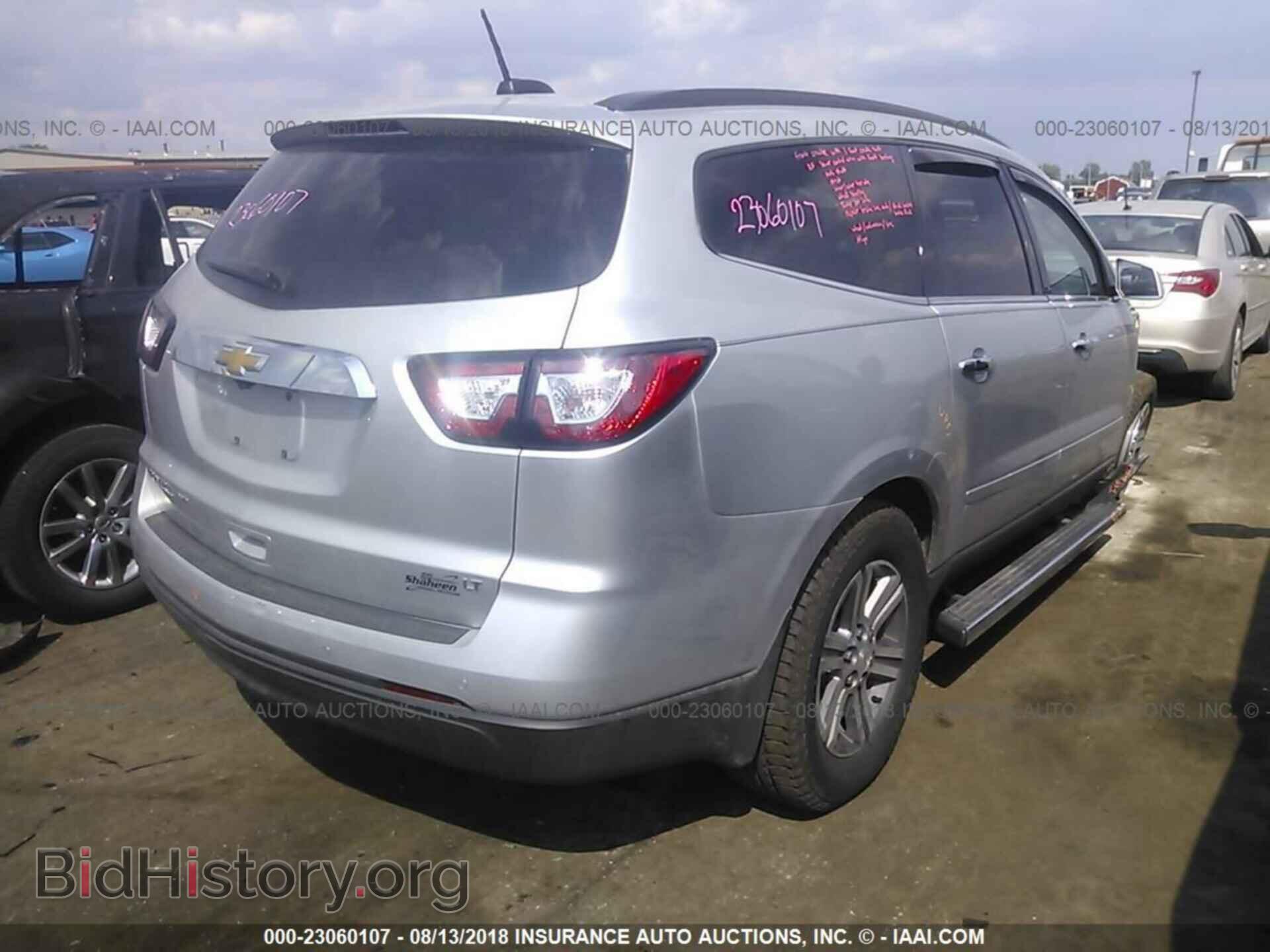 2017 Chevrolet Traverse - VIN: 1GNKVHKD3HJ337607 - Фото 4
