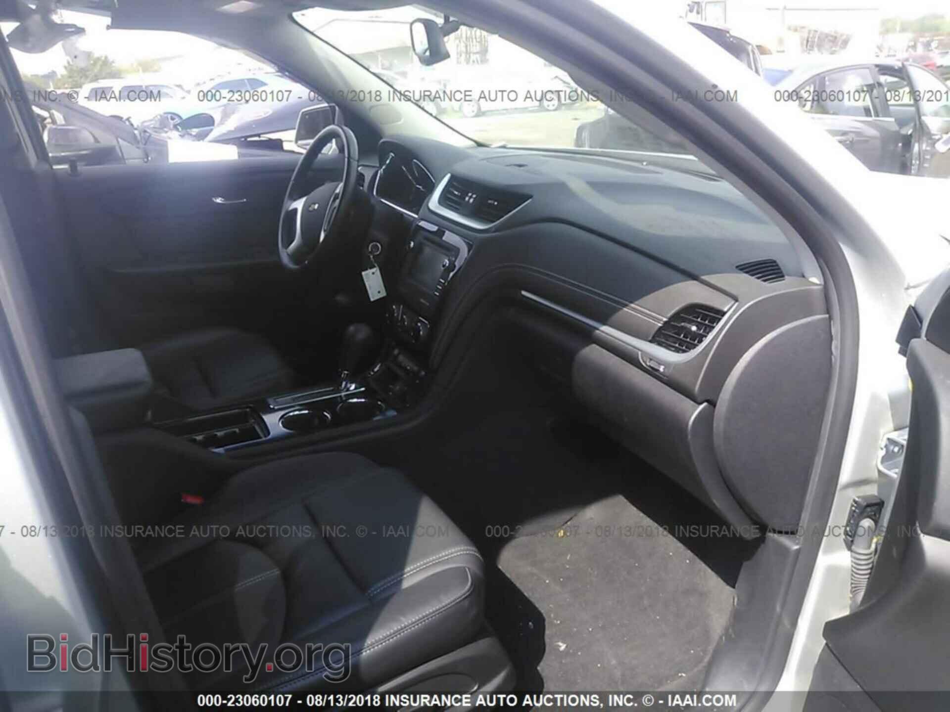 2017 Chevrolet Traverse - VIN: 1GNKVHKD3HJ337607 - Фото 5