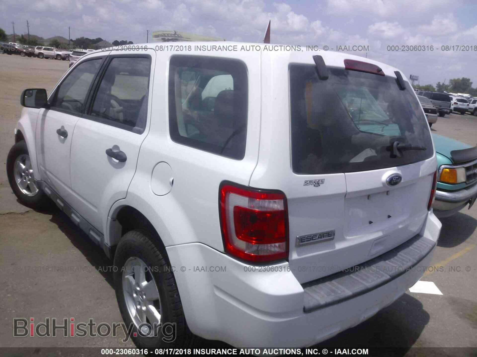 2011 Ford Escape - VIN: 1FMCU0C7XBKA50837 - Фото 3