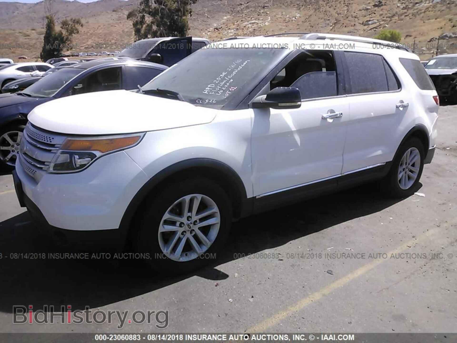 2011 Ford Explorer - VIN: 1FMHK7D87BGA11671 - Фото 2