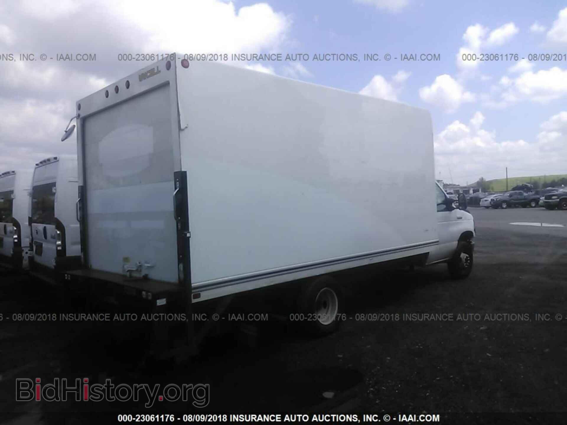 2017 Ford Econoline - VIN: 1FDWE3FS6HDC44712 - Photo 4