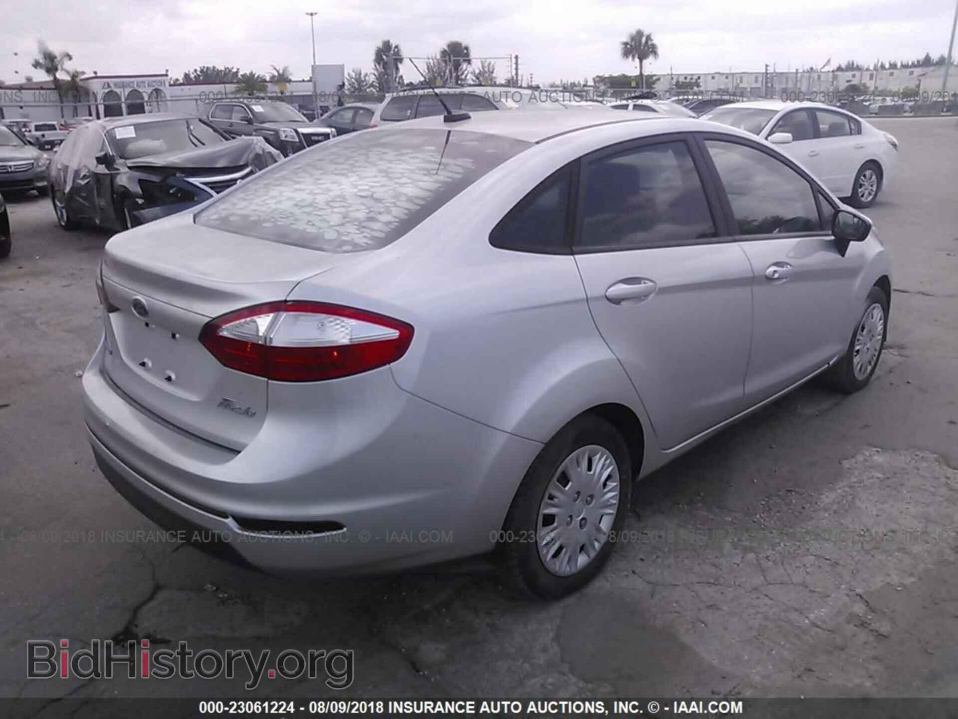 2015 Ford Fiesta - VIN: 3FADP4AJ1FM160587 - Фото 4
