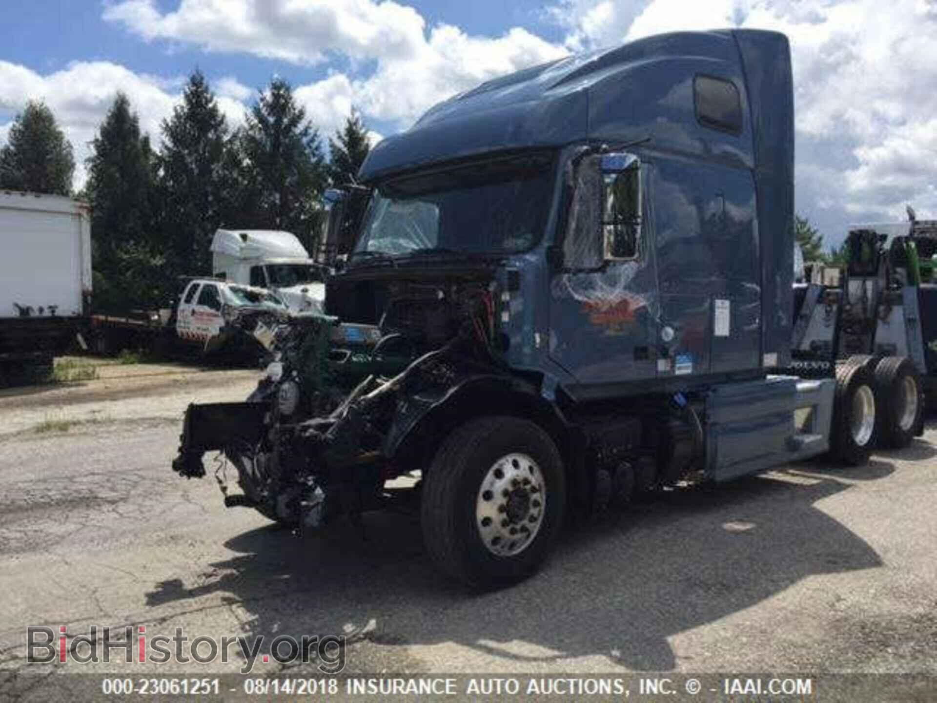 2016 Volvo Vnl - VIN: 4V4NC9EJ0GN953652 - Фото 2
