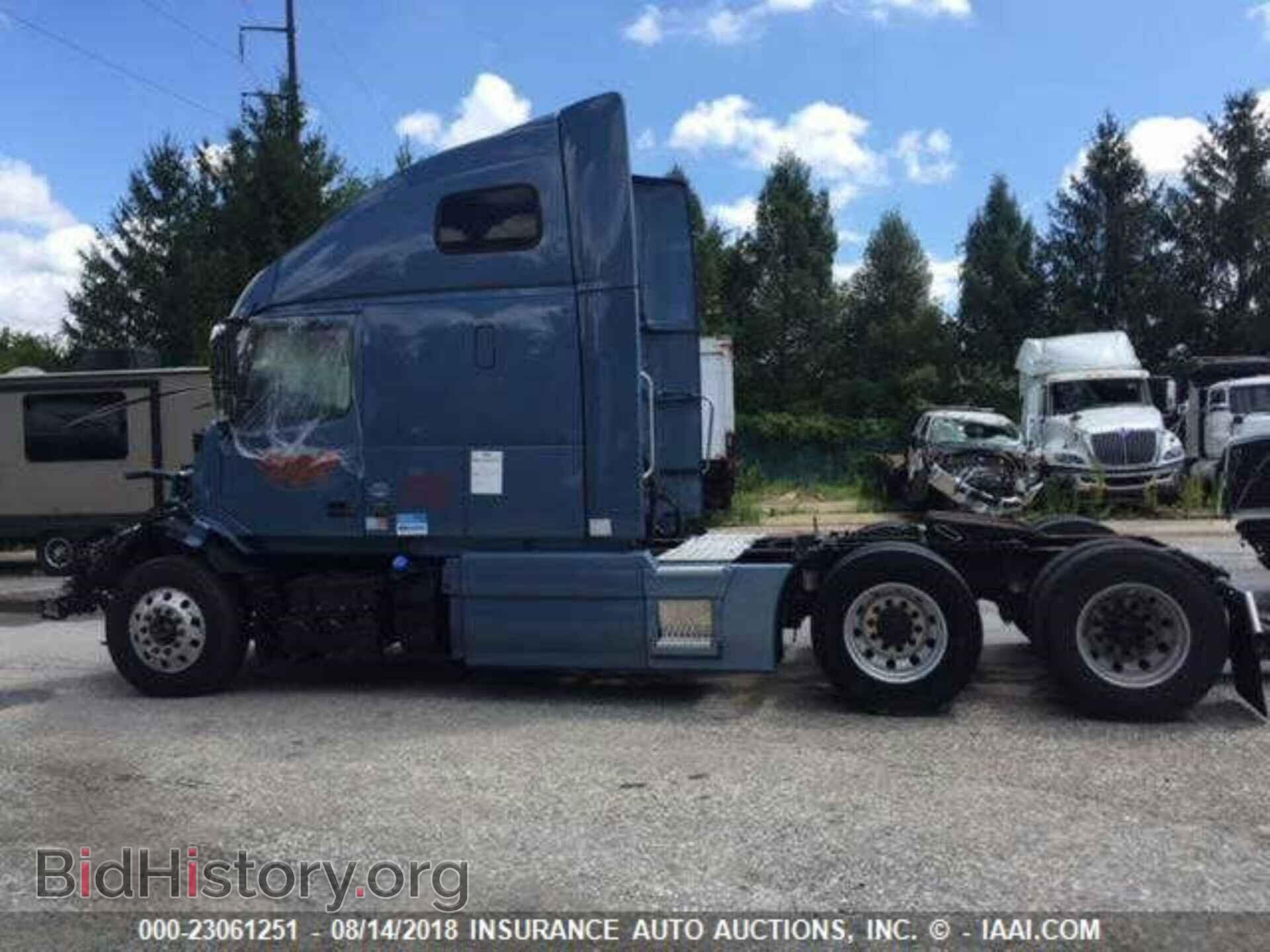 2016 Volvo Vnl - VIN: 4V4NC9EJ0GN953652 - Фото 3