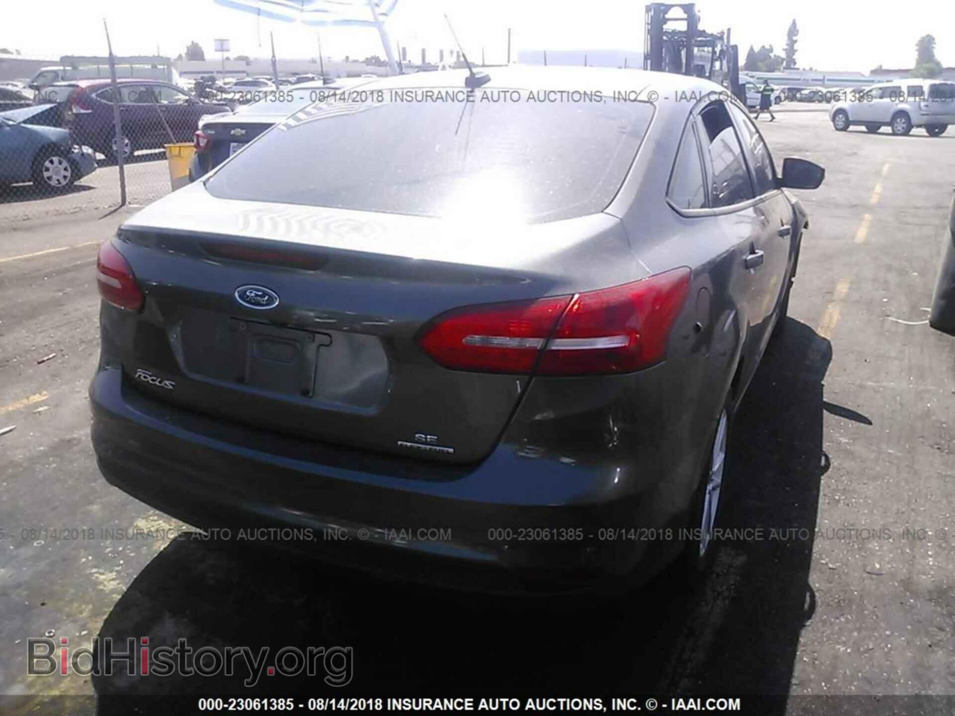 2015 Ford Focus - VIN: 1FADP3F28FL263745 - Photo 4