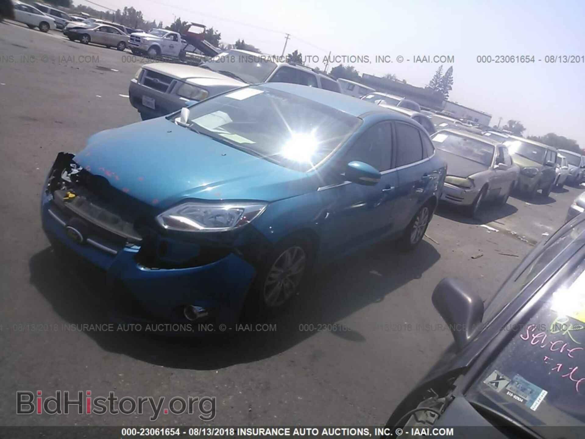 2012 Ford Focus - VIN: 1FAHP3H24CL372424 - Photo 2