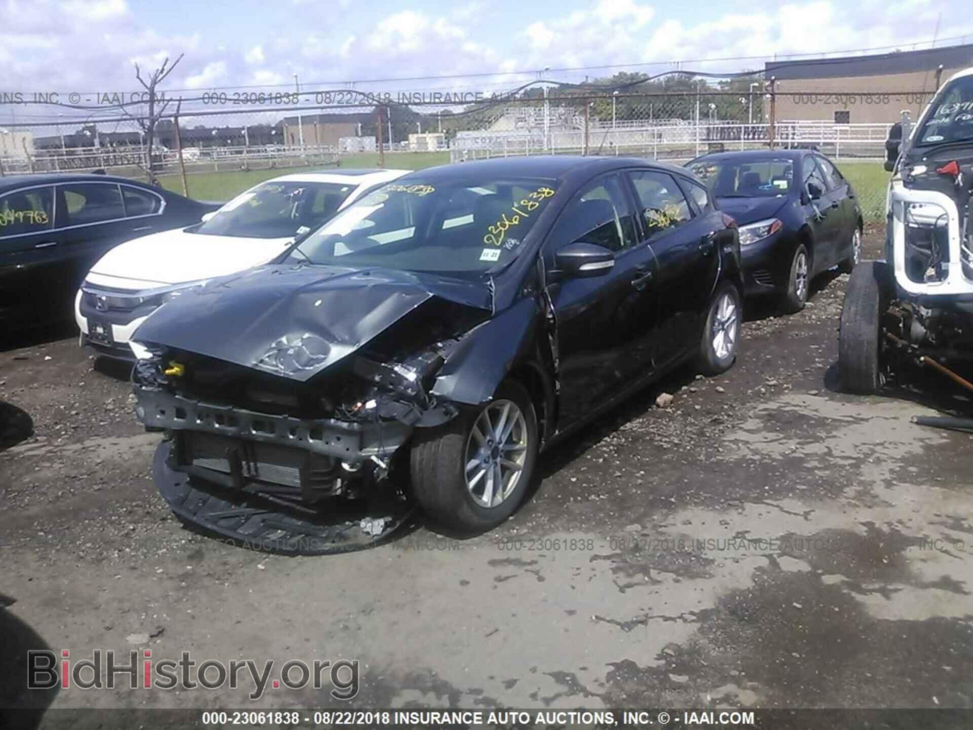 2016 Ford Focus - VIN: 1FADP3K23GL375649 - Фото 2