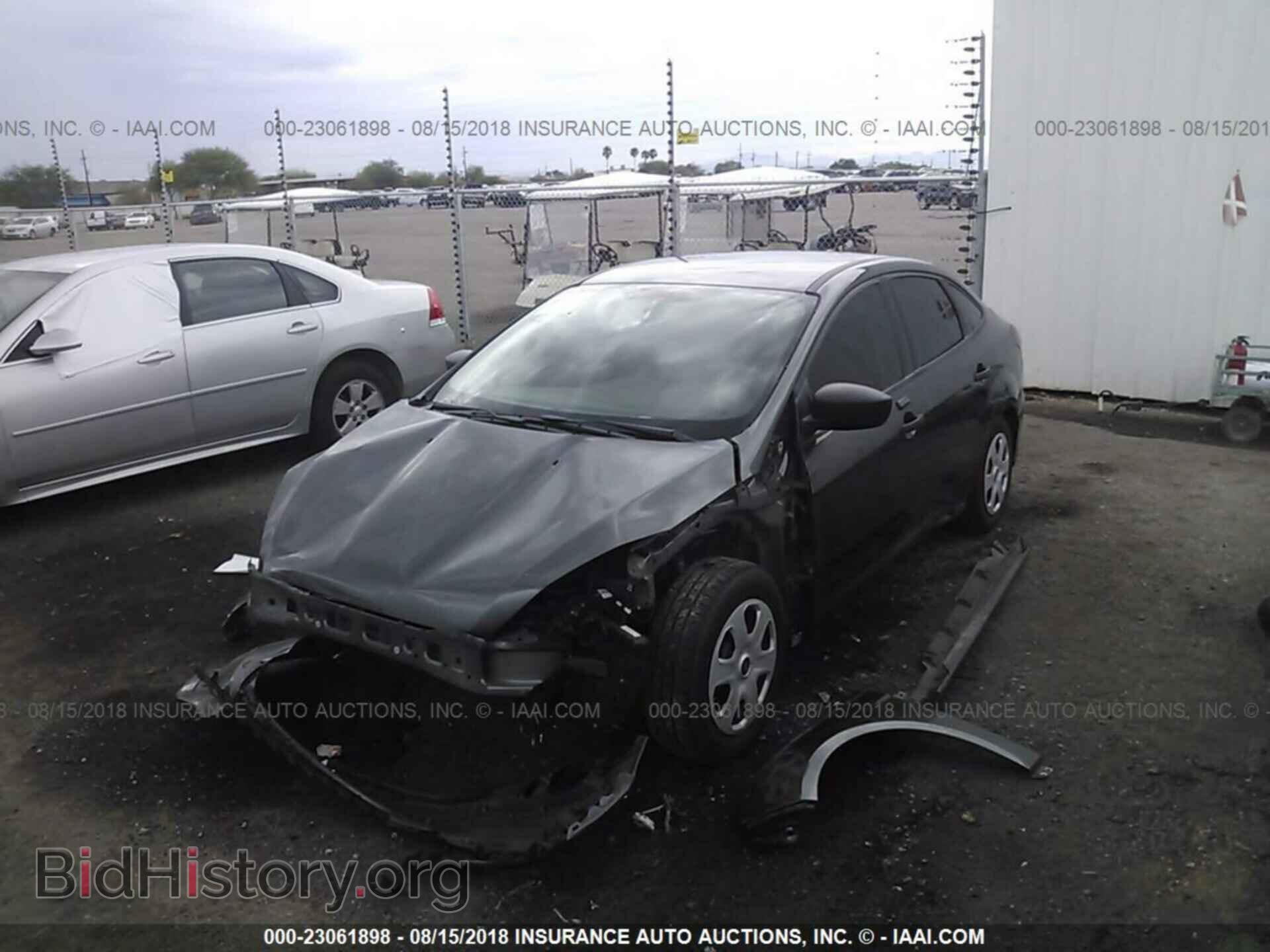 2016 Ford Focus - VIN: 1FADP3E24GL399325 - Photo 2