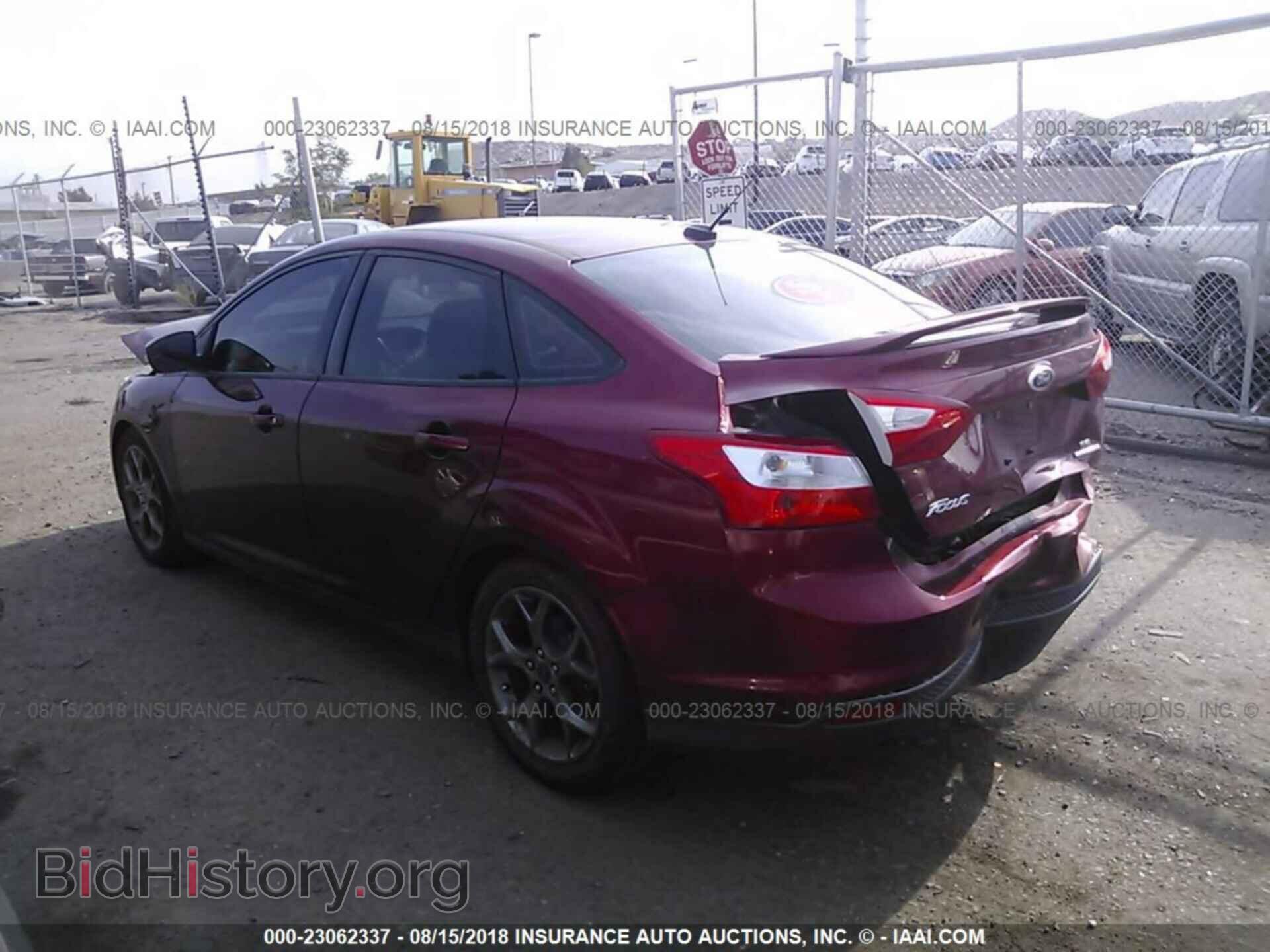 2014 Ford Focus - VIN: 1FADP3F28EL113231 - Photo 3