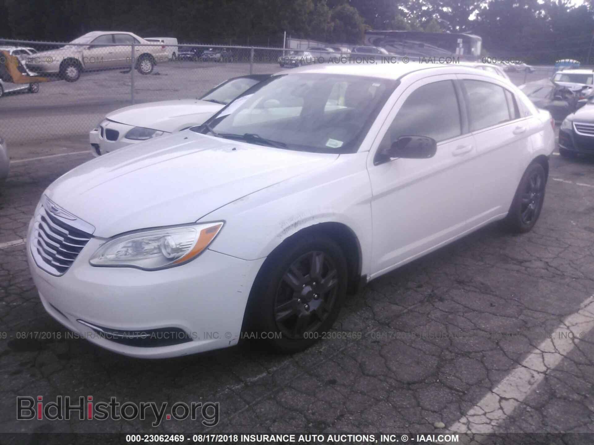 2013 Chrysler 200 - VIN: 1C3CCBAB5DN606228 - Photo 2