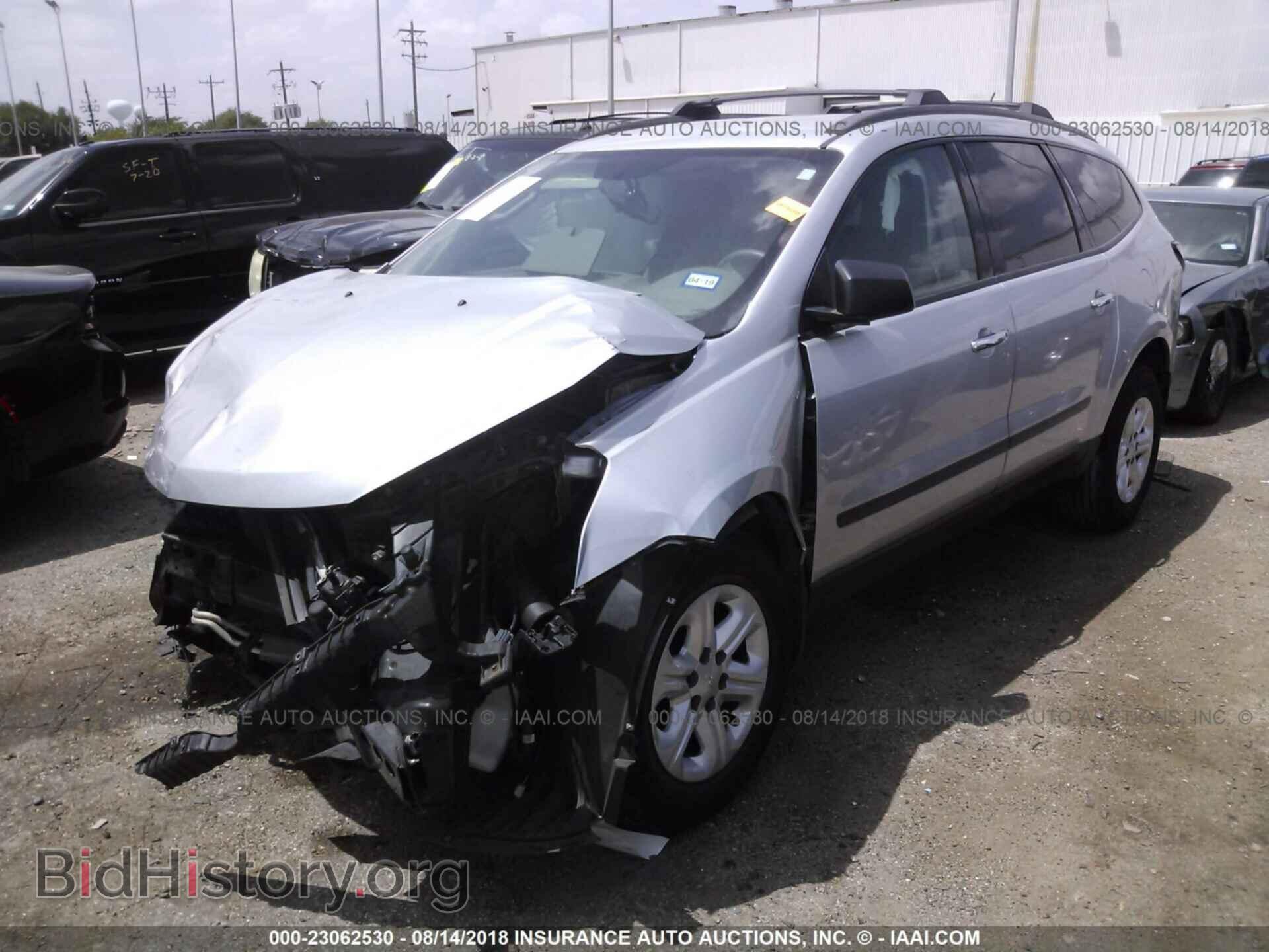 2014 Chevrolet Traverse - VIN: 1GNKRFKD0EJ215355 - Фото 2