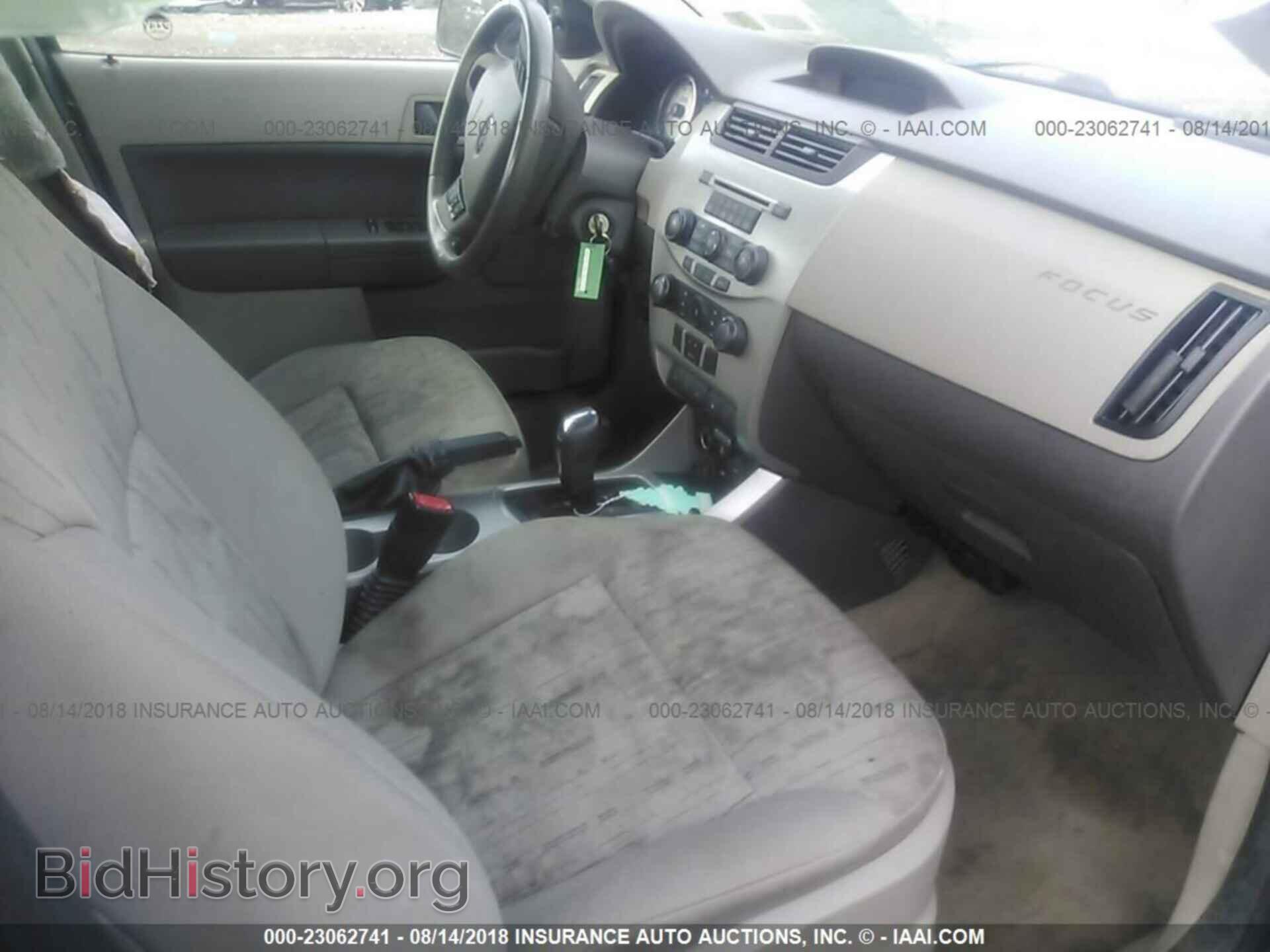 2011 Ford Focus - VIN: 1FAHP3FN4BW100370 - Фото 5