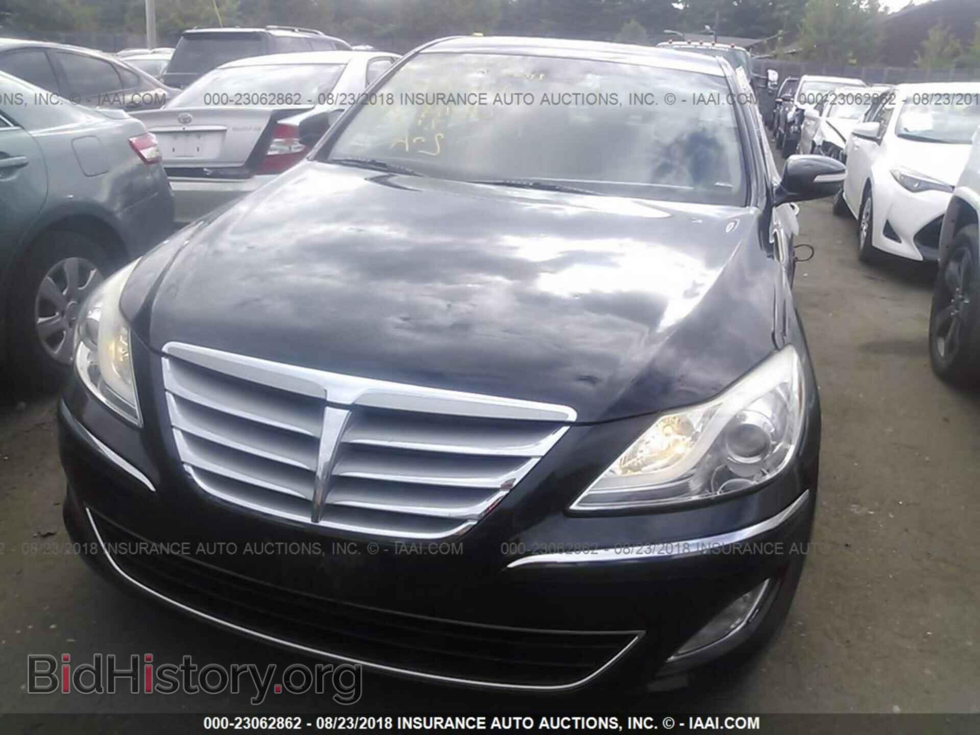 2012 Hyundai Genesis - VIN: KMHGC4DD8CU193355 - Фото 2