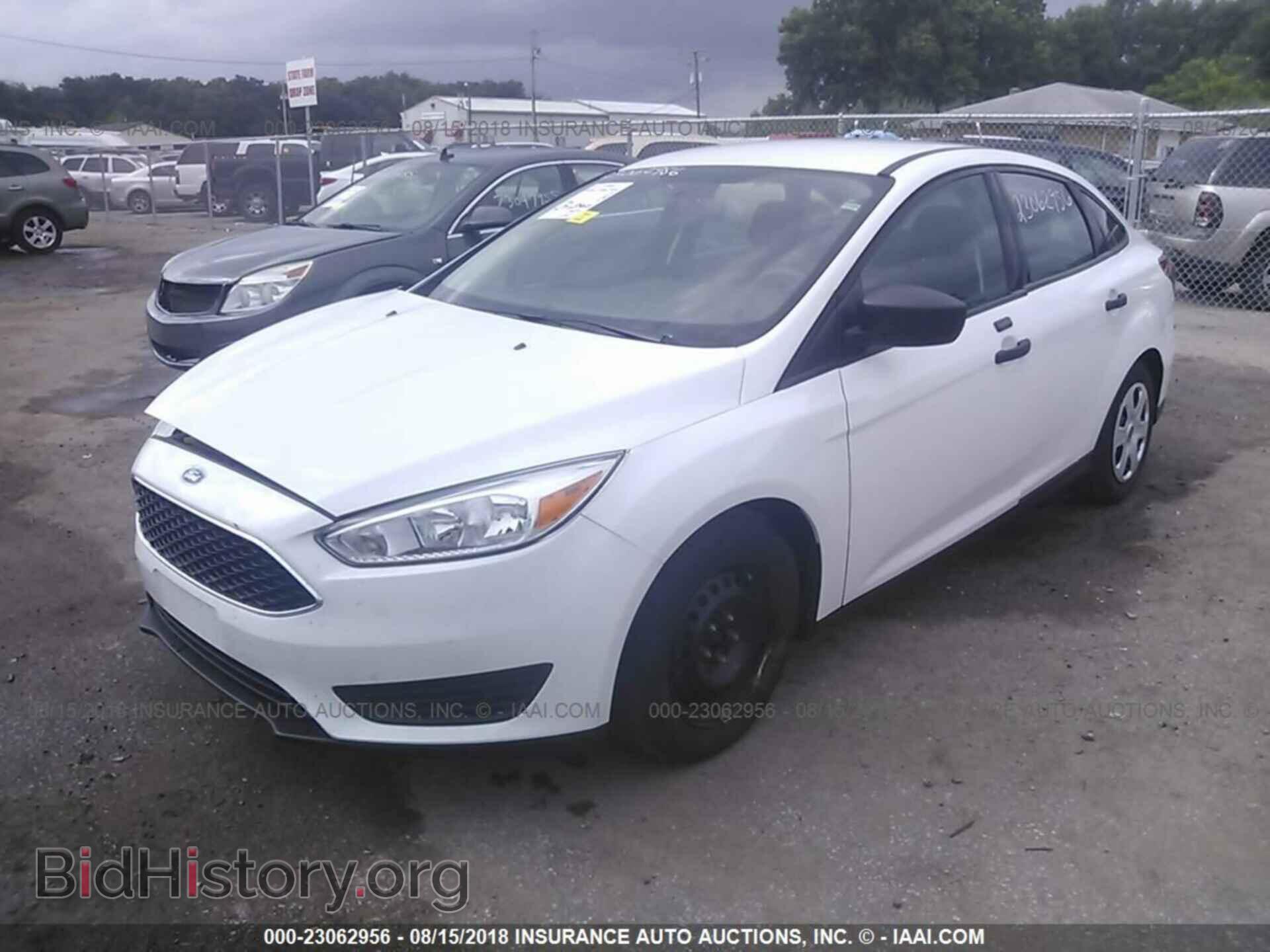 2016 Ford Focus - VIN: 1FADP3E23GL212057 - Photo 2
