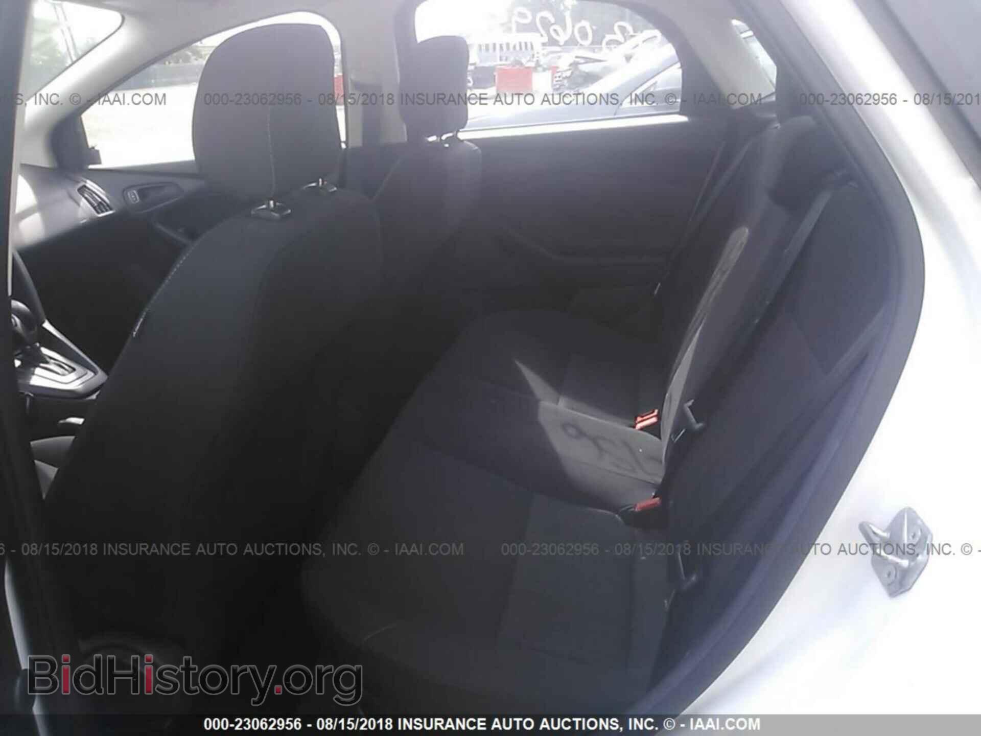2016 Ford Focus - VIN: 1FADP3E23GL212057 - Photo 8