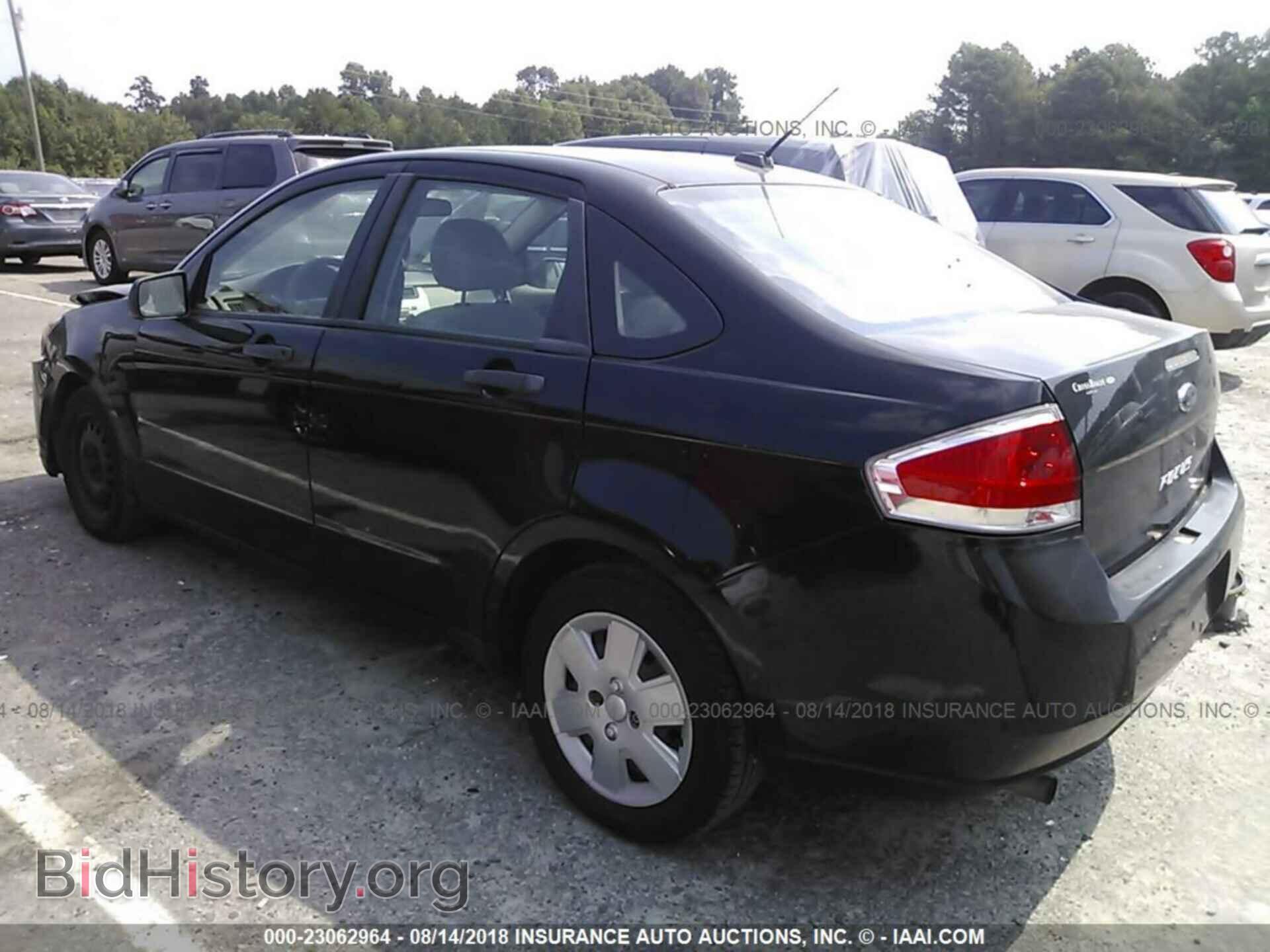 2011 Ford Focus - VIN: 1FAHP3EN7BW110182 - Фото 3