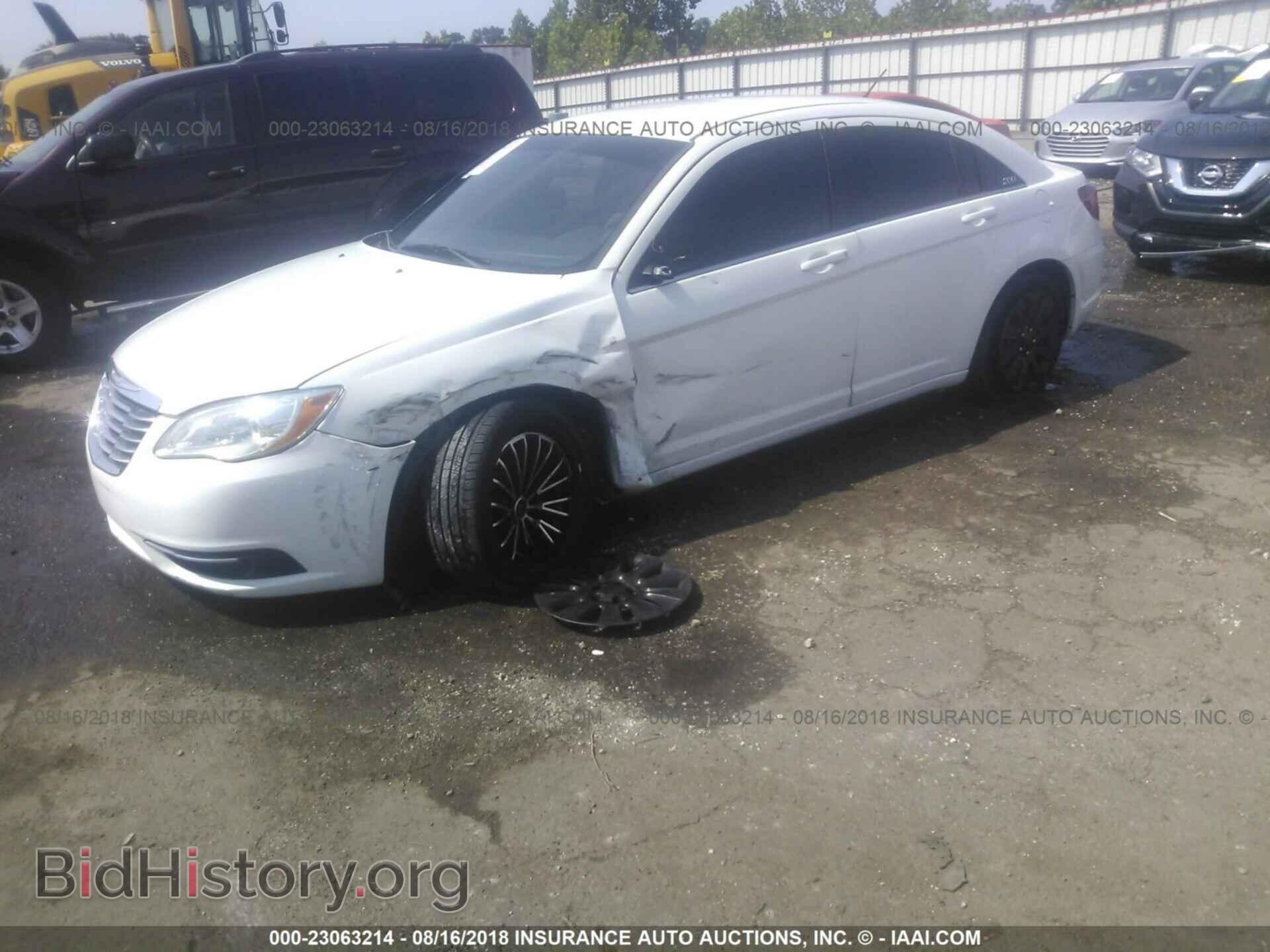 2013 Chrysler 200 - VIN: 1C3CCBABXDN640973 - Photo 2