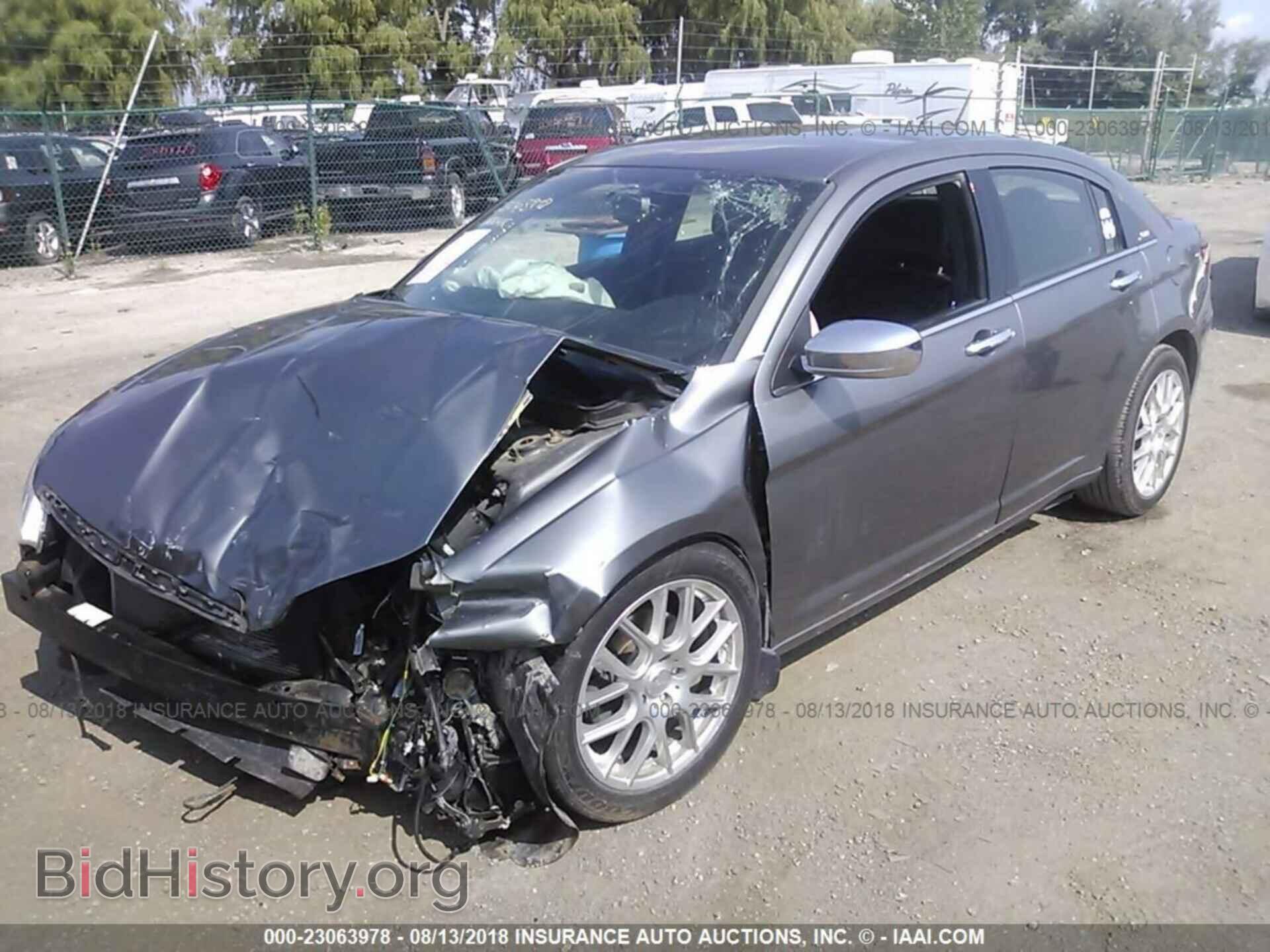 2011 Chrysler 200 - VIN: 1C3BC2FB4BN582764 - Photo 2