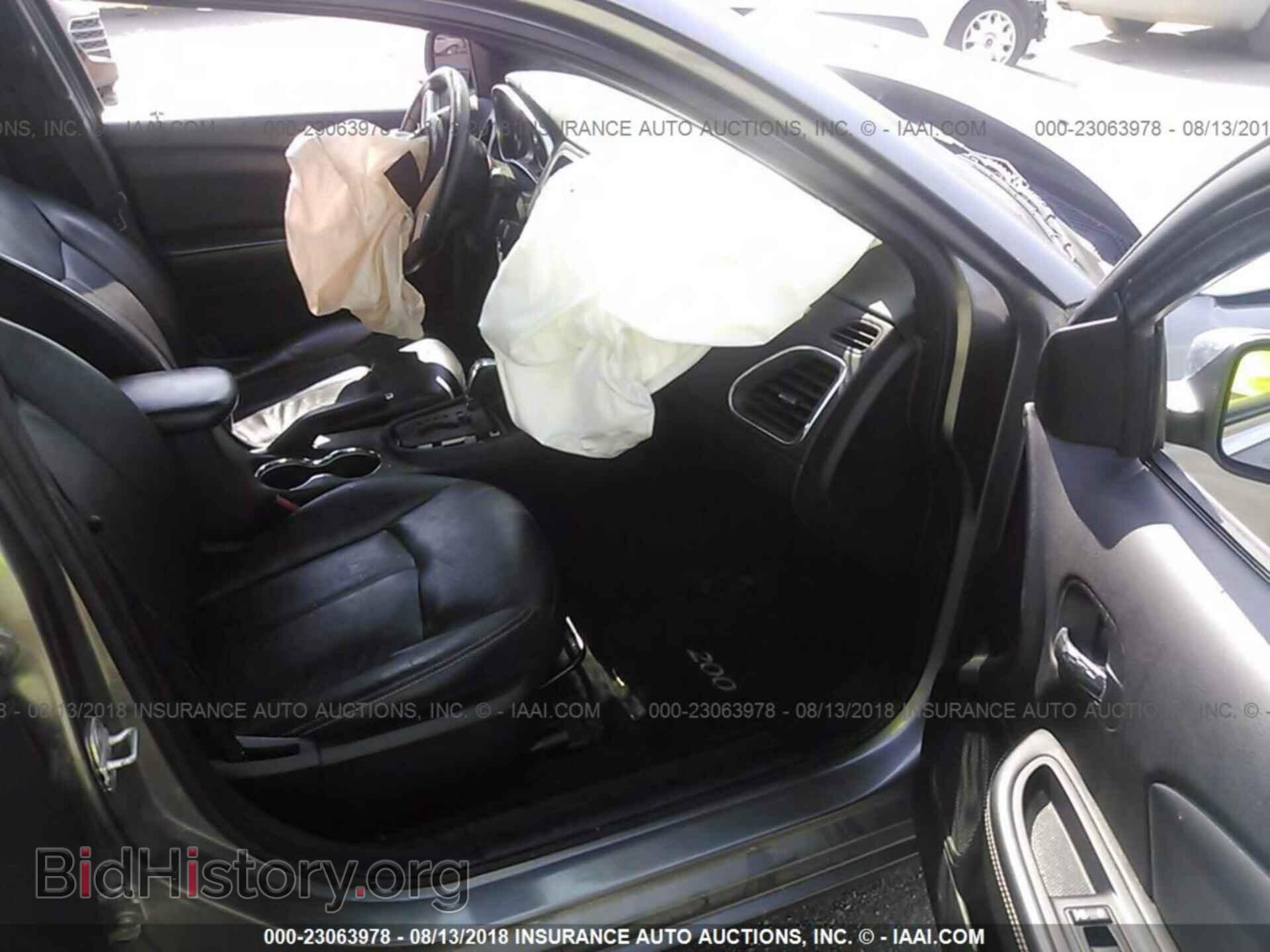 2011 Chrysler 200 - VIN: 1C3BC2FB4BN582764 - Photo 5