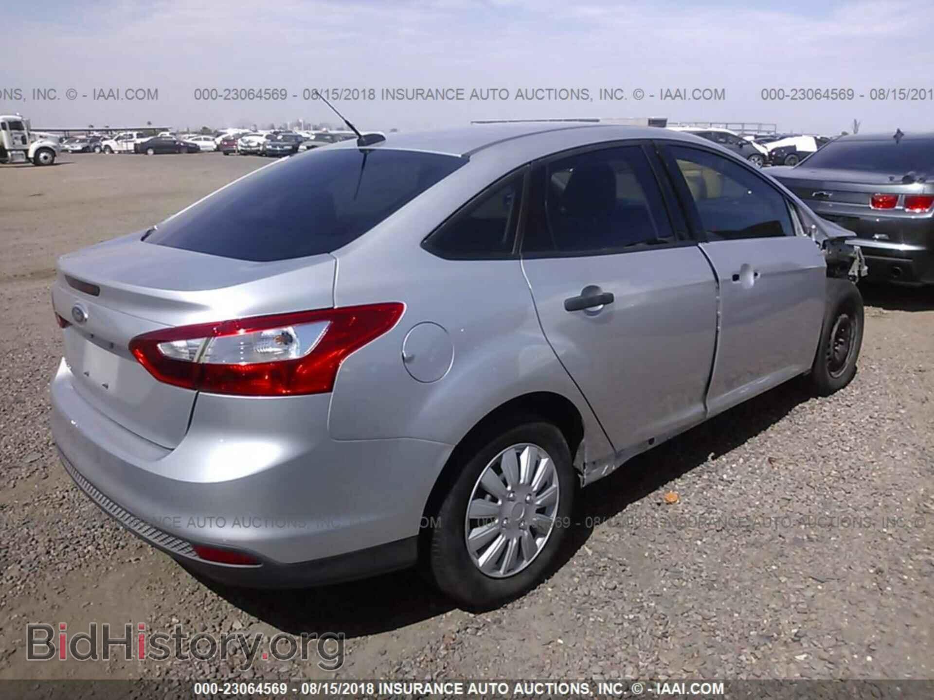 2012 Ford Focus - VIN: 1FAHP3E2XCL314337 - Photo 4